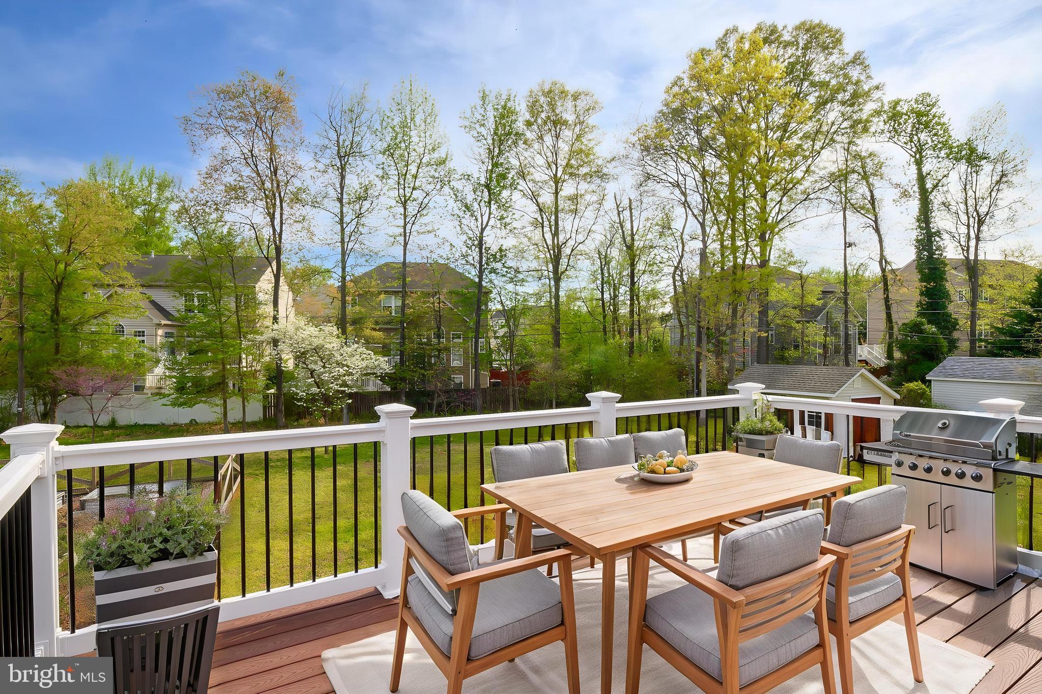 RIVA WOODS - Residential