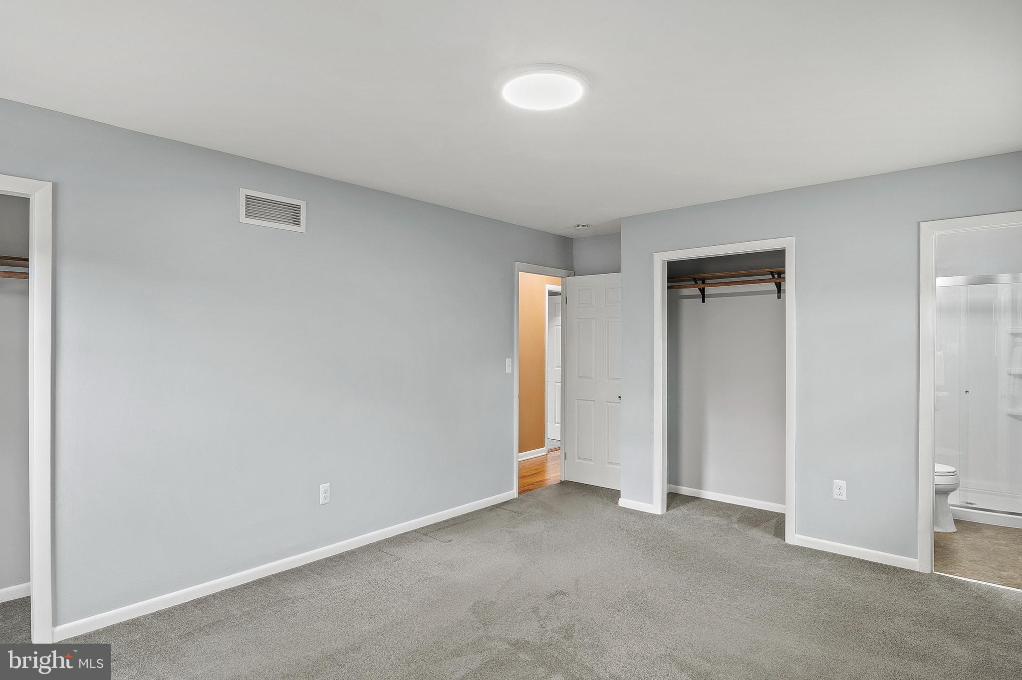RIVA WOODS - Residential
