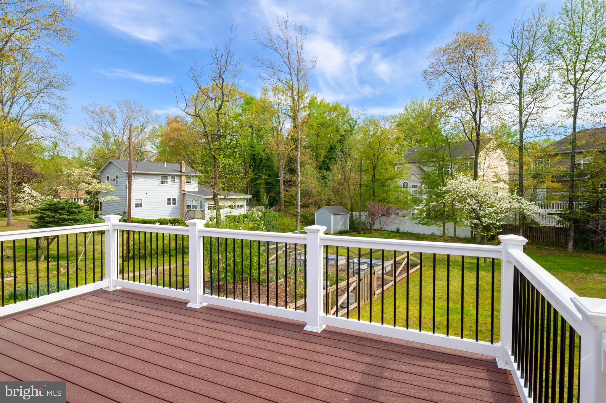 RIVA WOODS - Residential