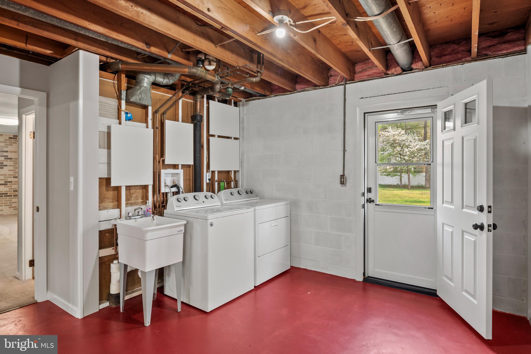 RIVA WOODS - Residential