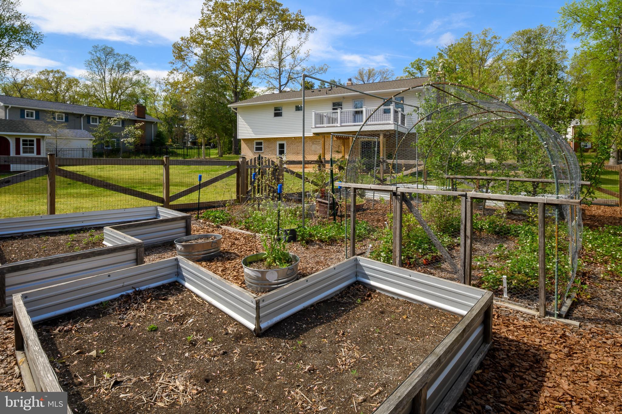 RIVA WOODS - Residential