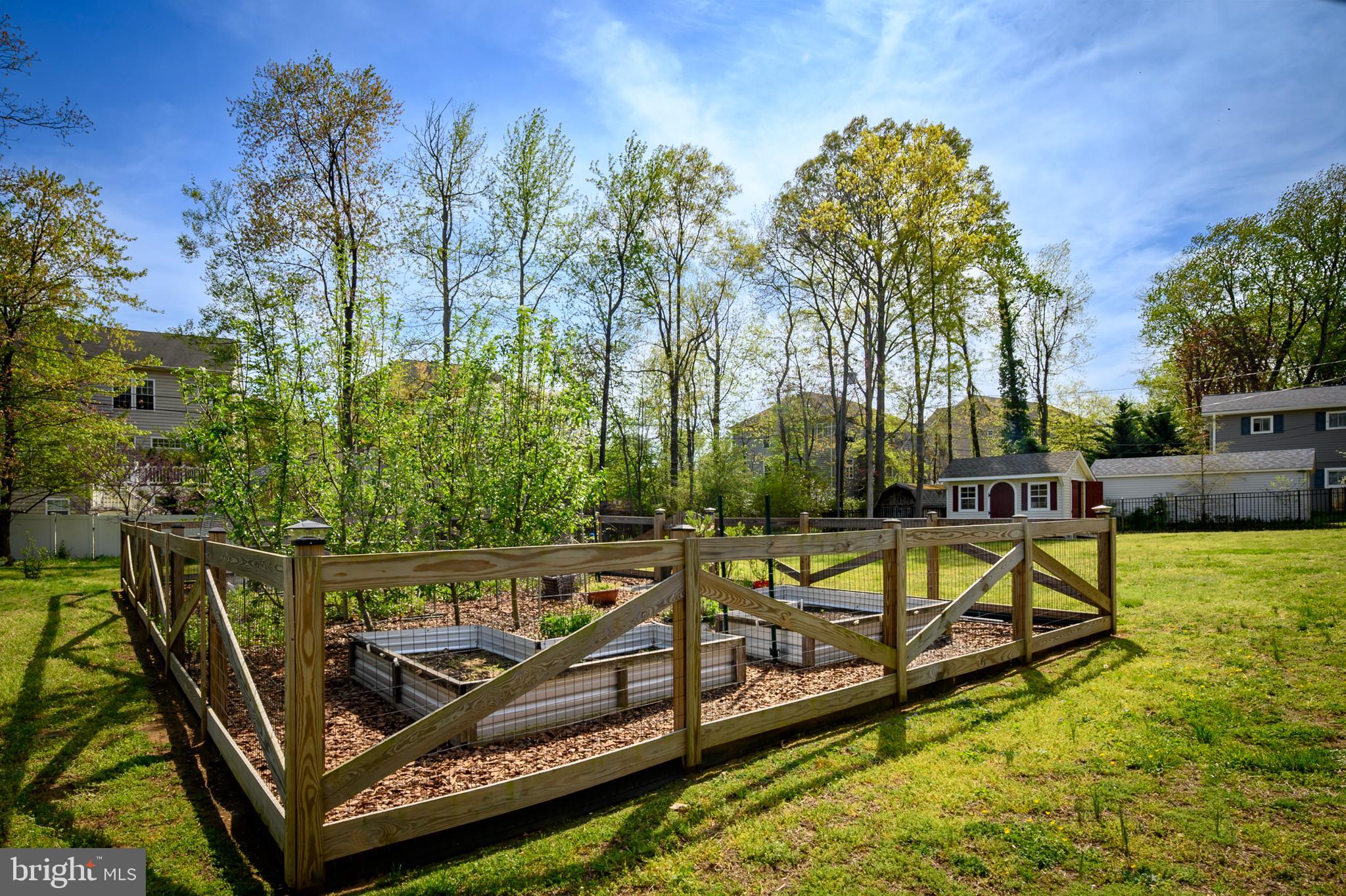RIVA WOODS - Residential