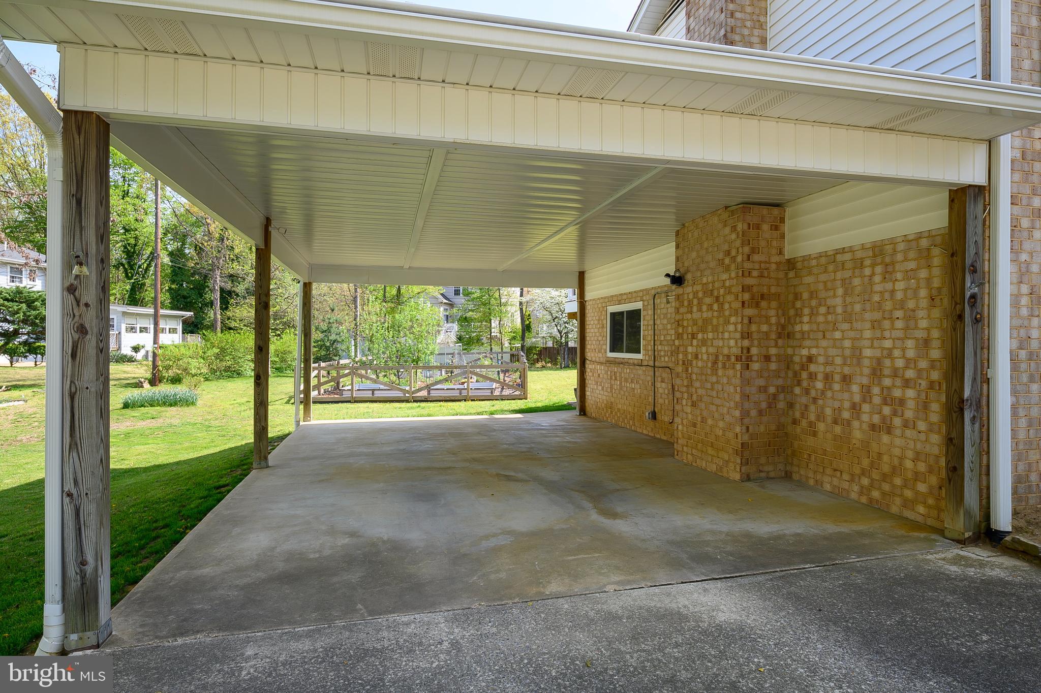 RIVA WOODS - Residential
