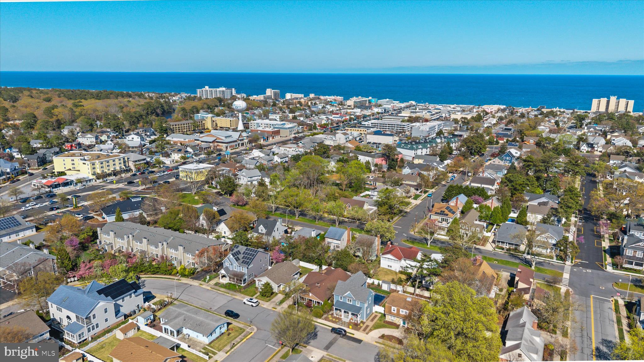 COUNTRY CLUB ESTATES - Residential