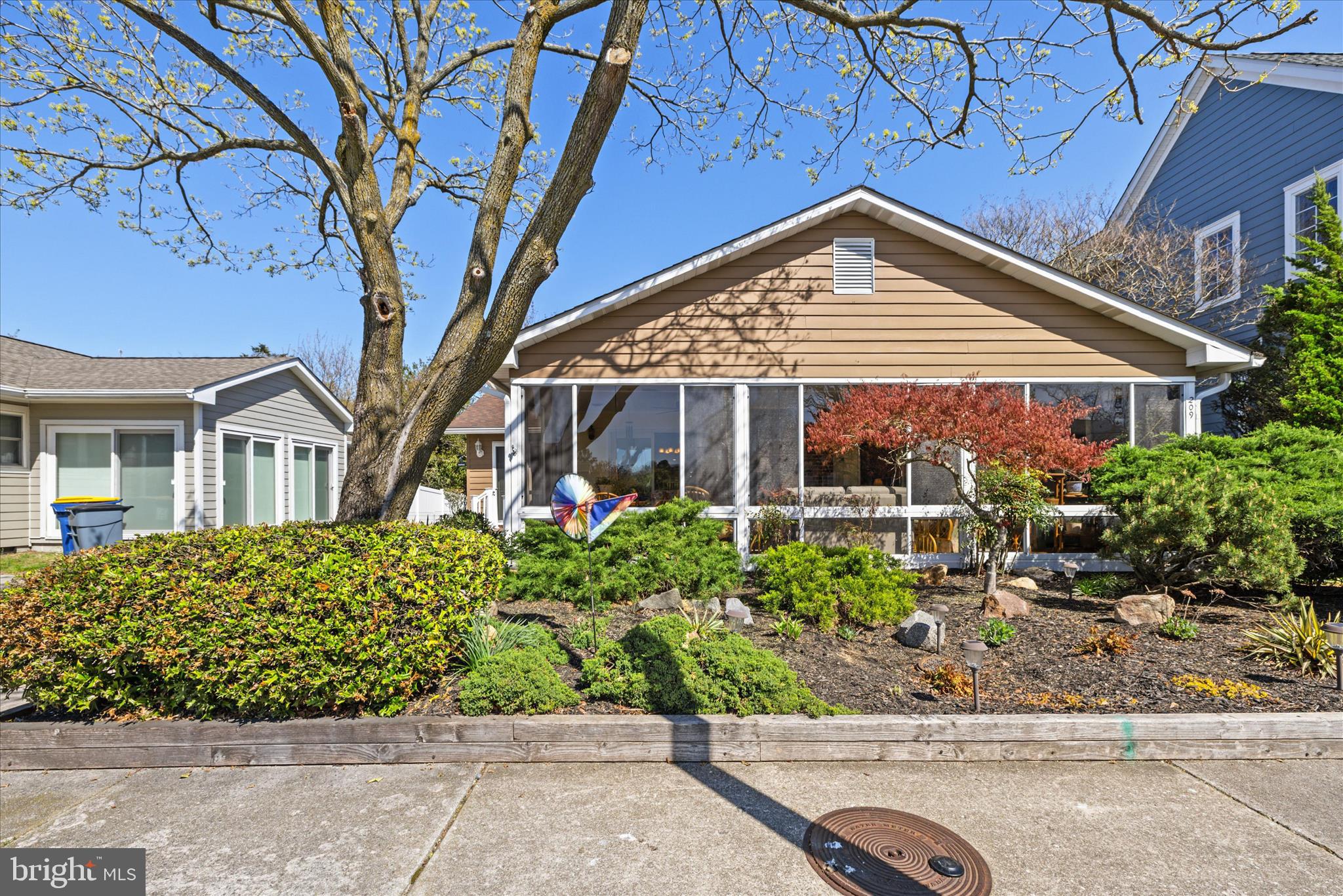 COUNTRY CLUB ESTATES - Residential