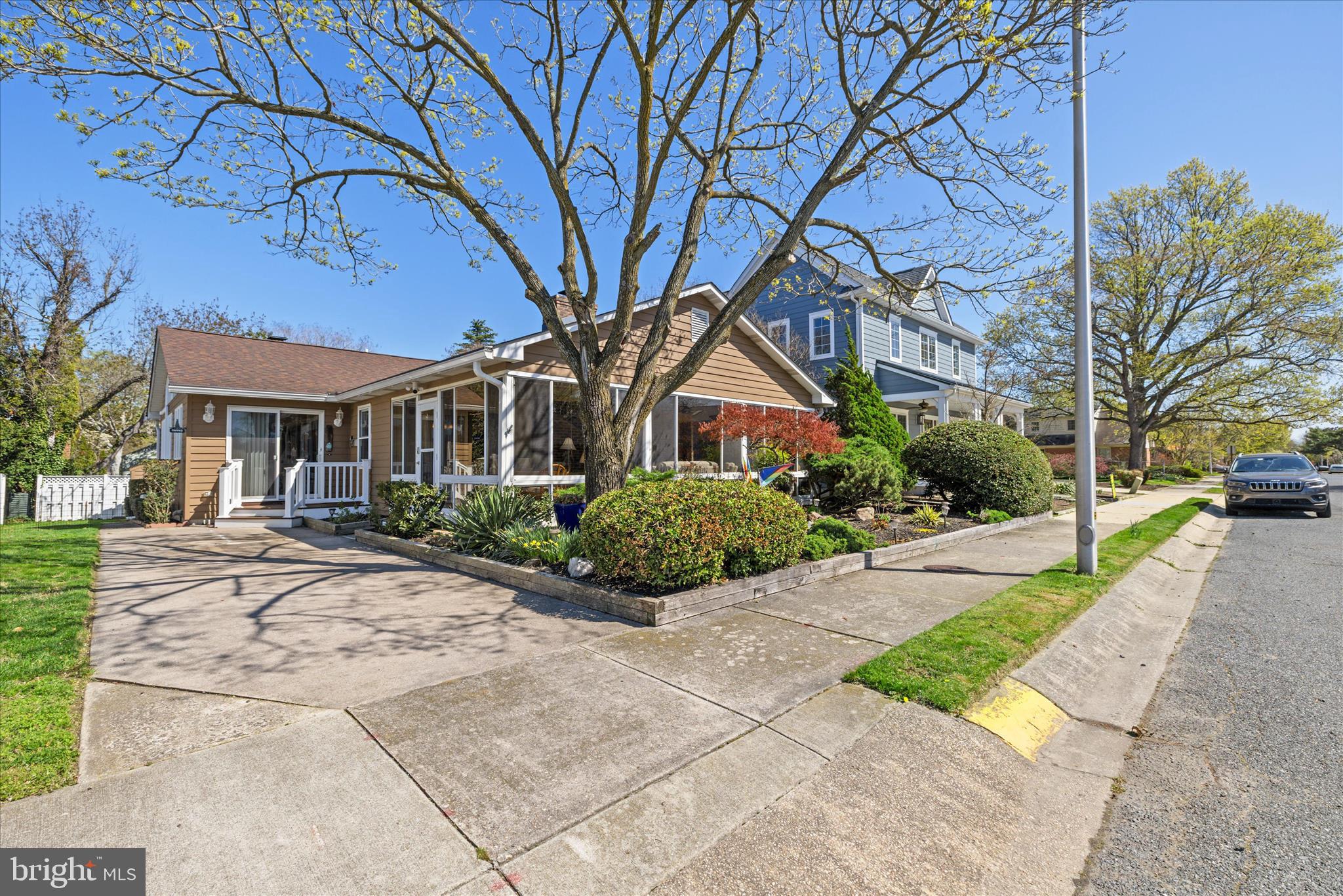 COUNTRY CLUB ESTATES - Residential