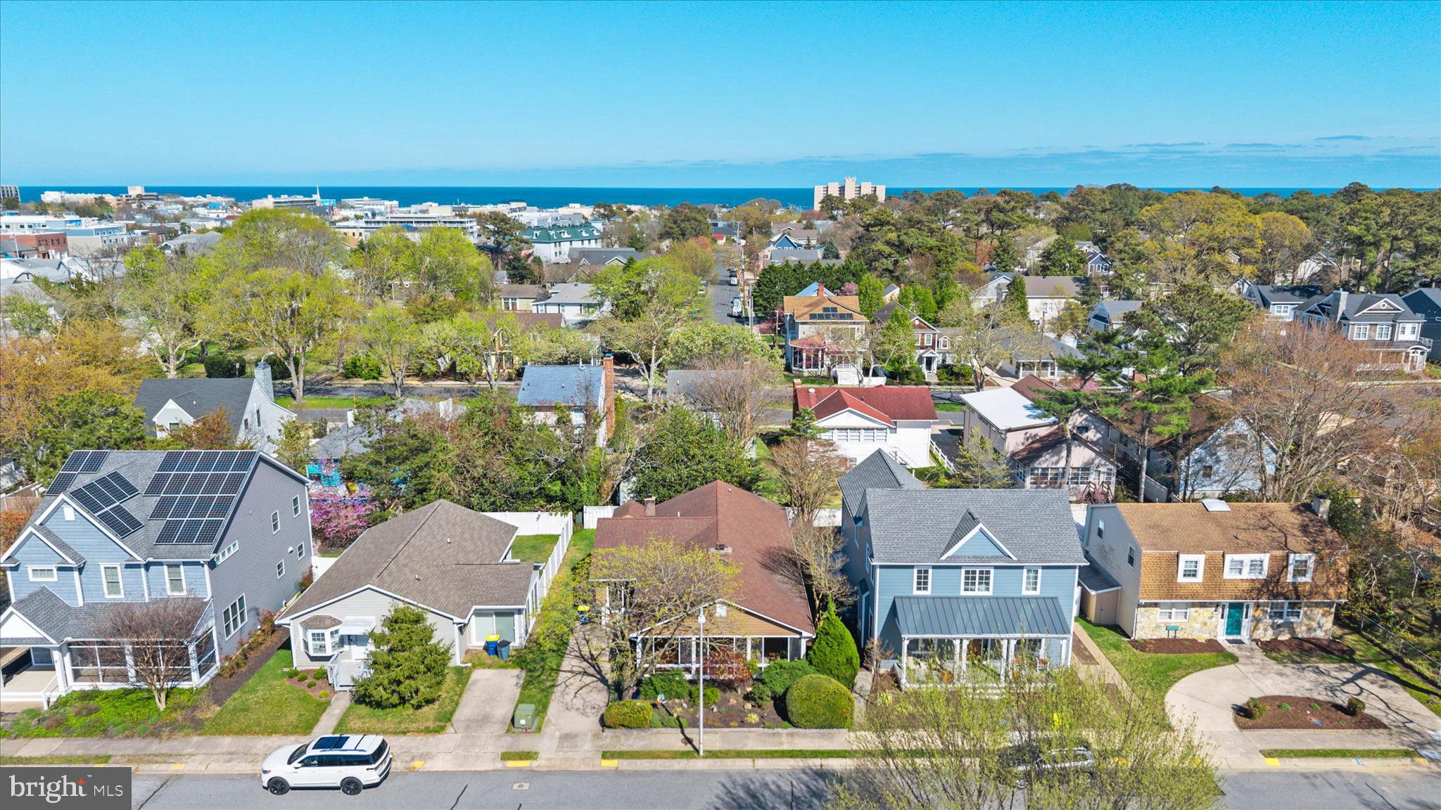 COUNTRY CLUB ESTATES - Residential