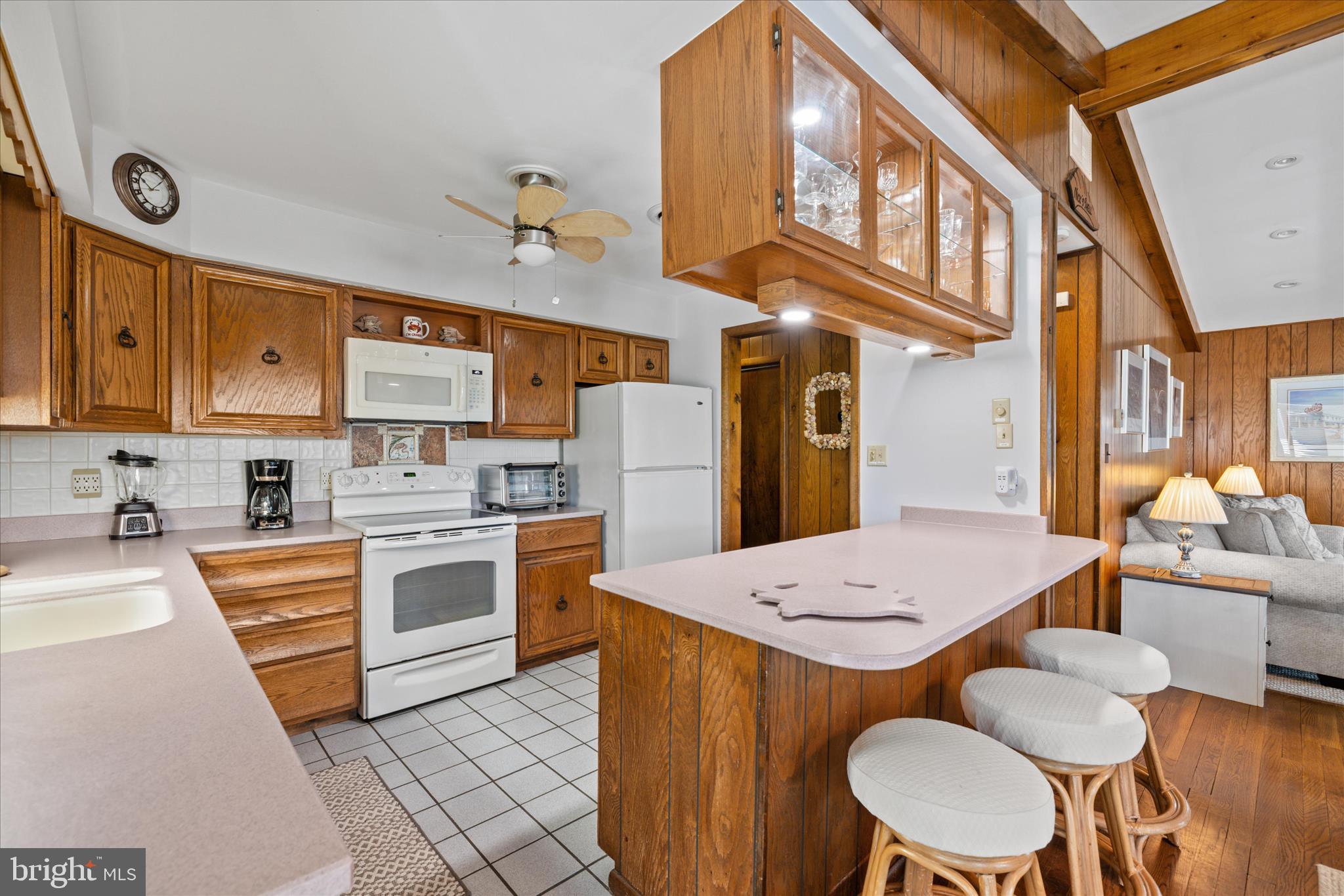 COUNTRY CLUB ESTATES - Residential