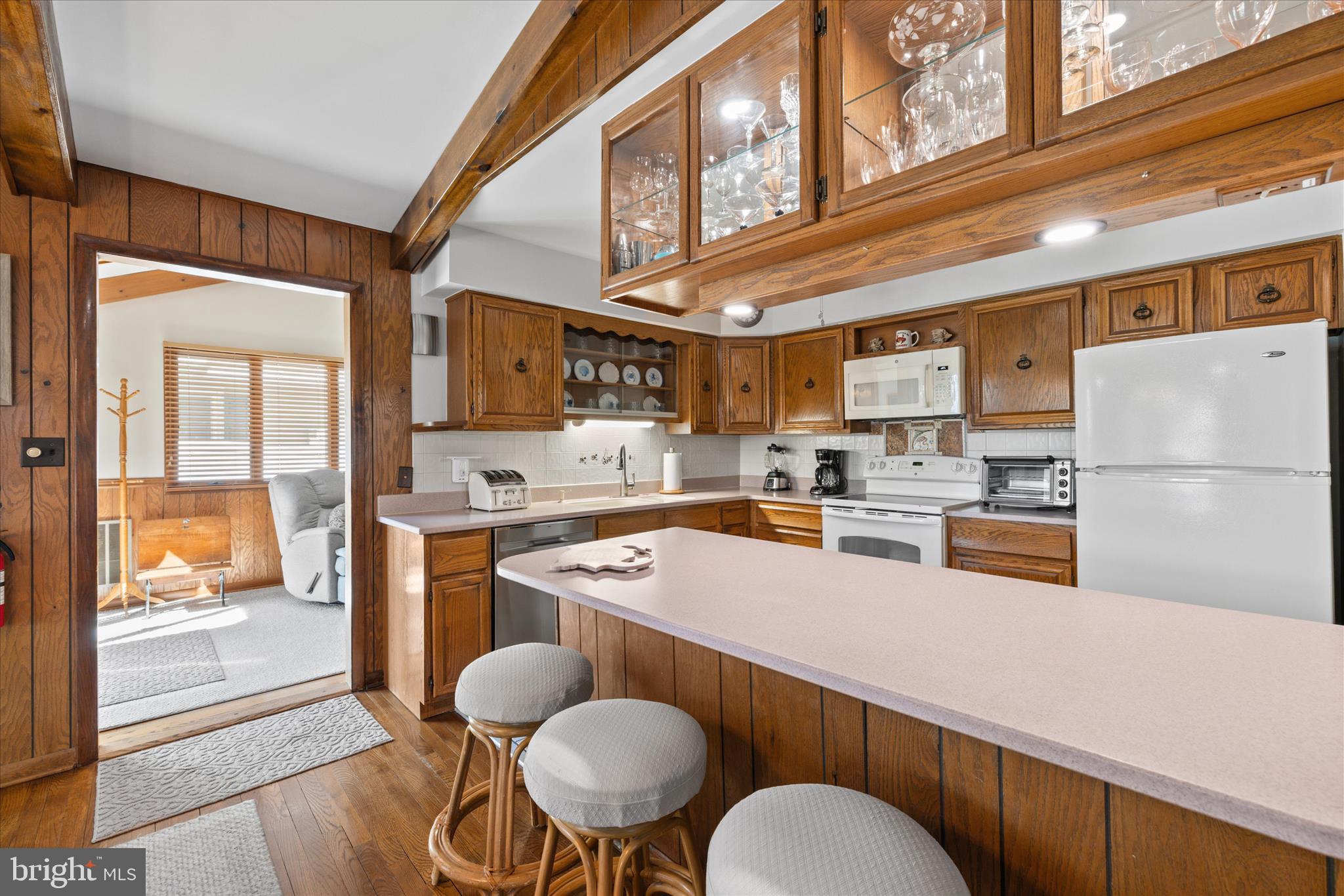 COUNTRY CLUB ESTATES - Residential