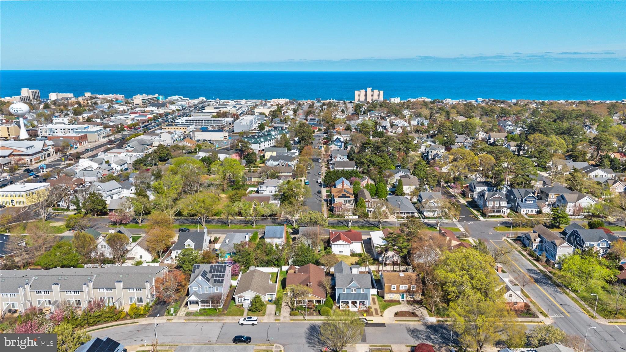COUNTRY CLUB ESTATES - Residential