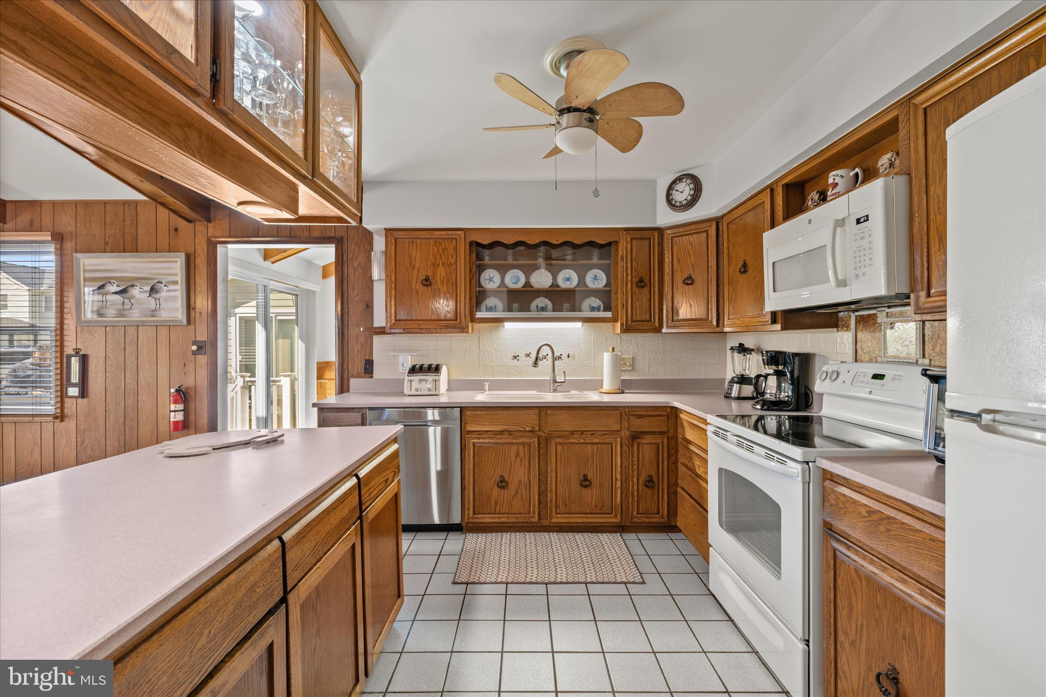 COUNTRY CLUB ESTATES - Residential