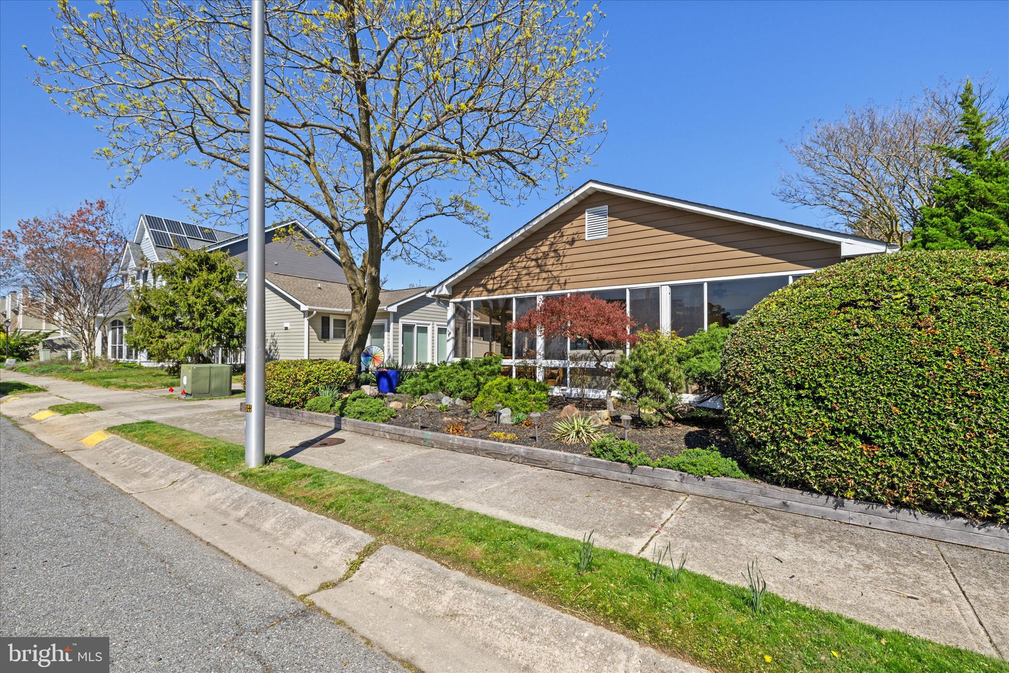 COUNTRY CLUB ESTATES - Residential