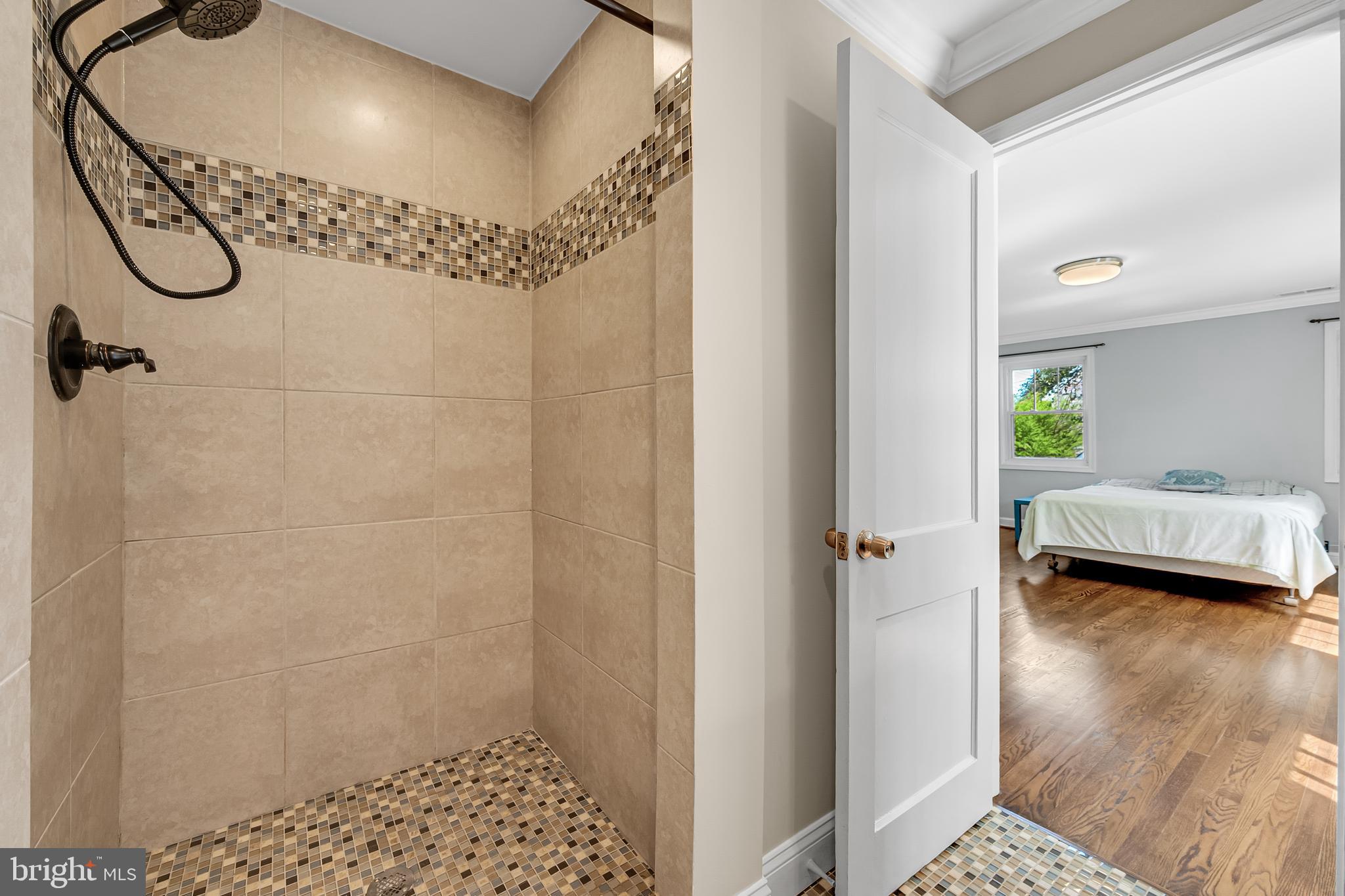 LARCHMONT KNOLLS - Residential