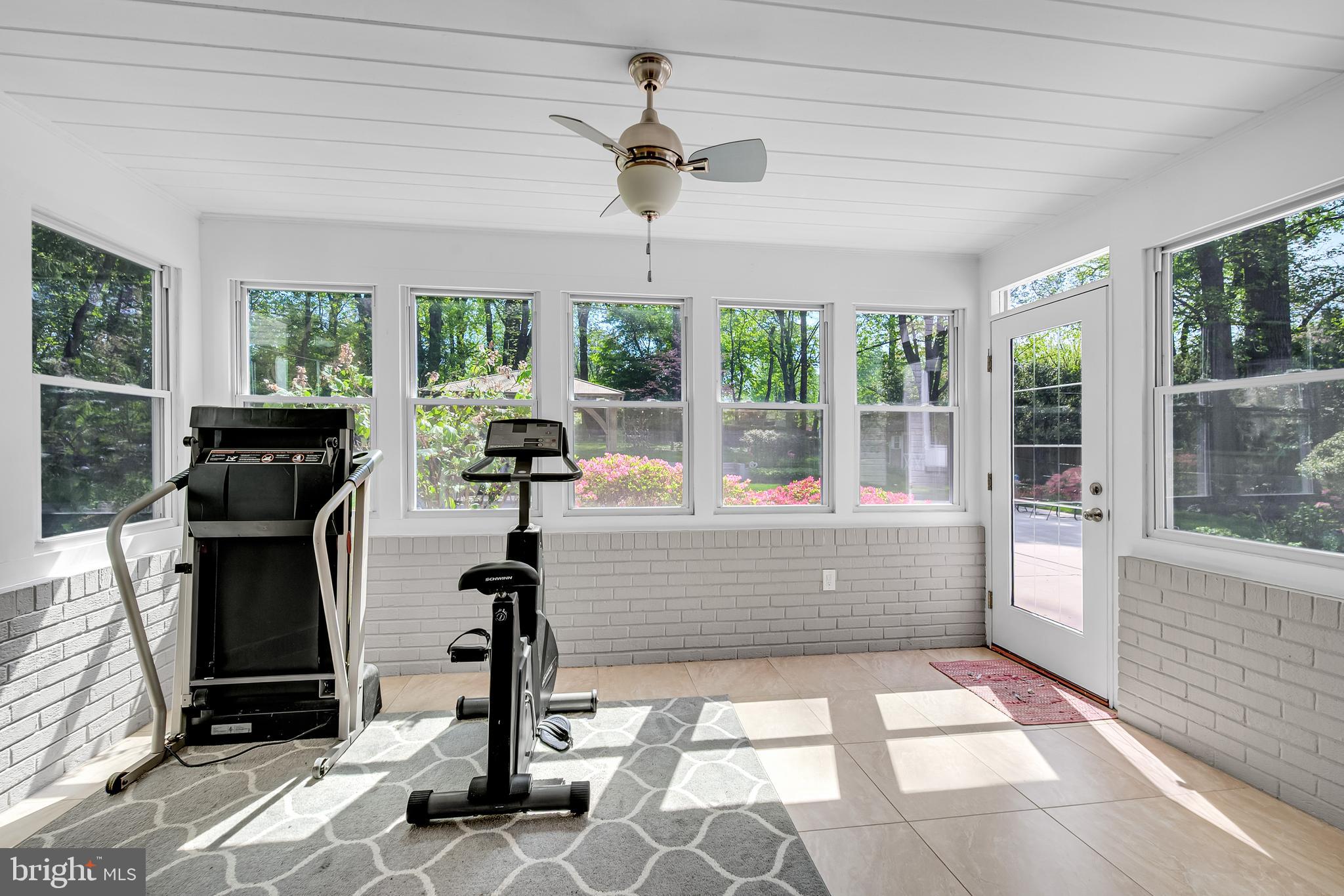 LARCHMONT KNOLLS - Residential