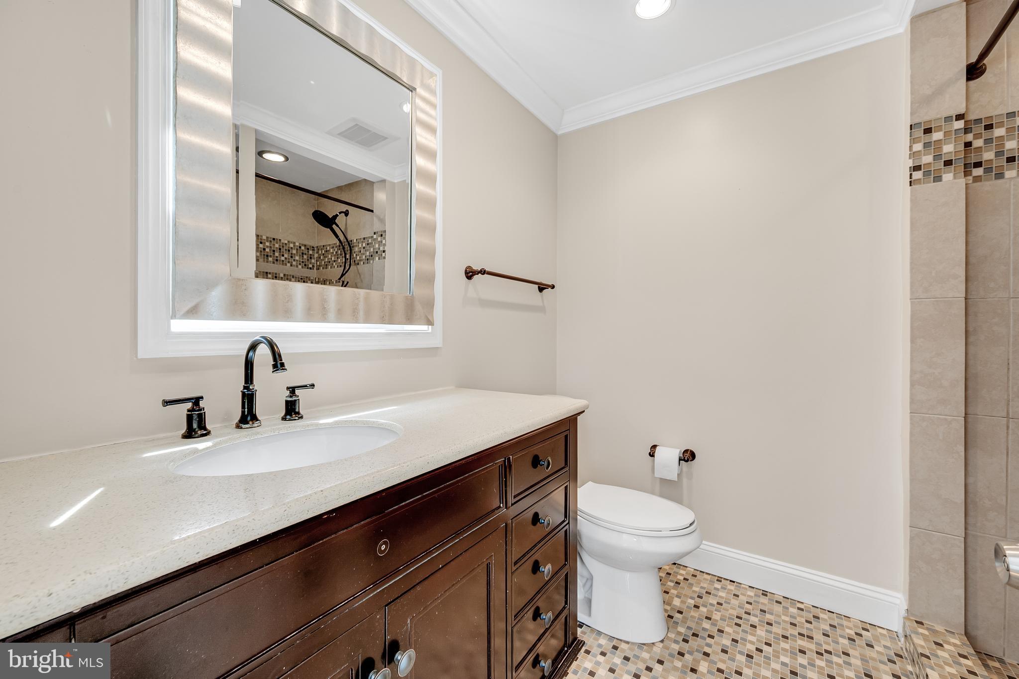 LARCHMONT KNOLLS - Residential