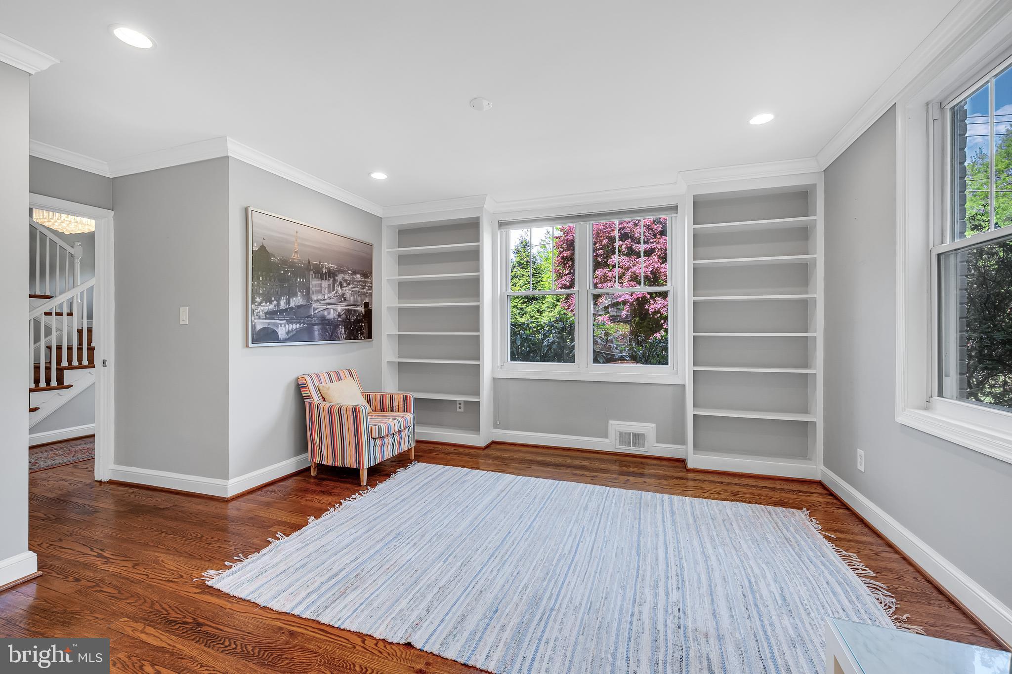 LARCHMONT KNOLLS - Residential