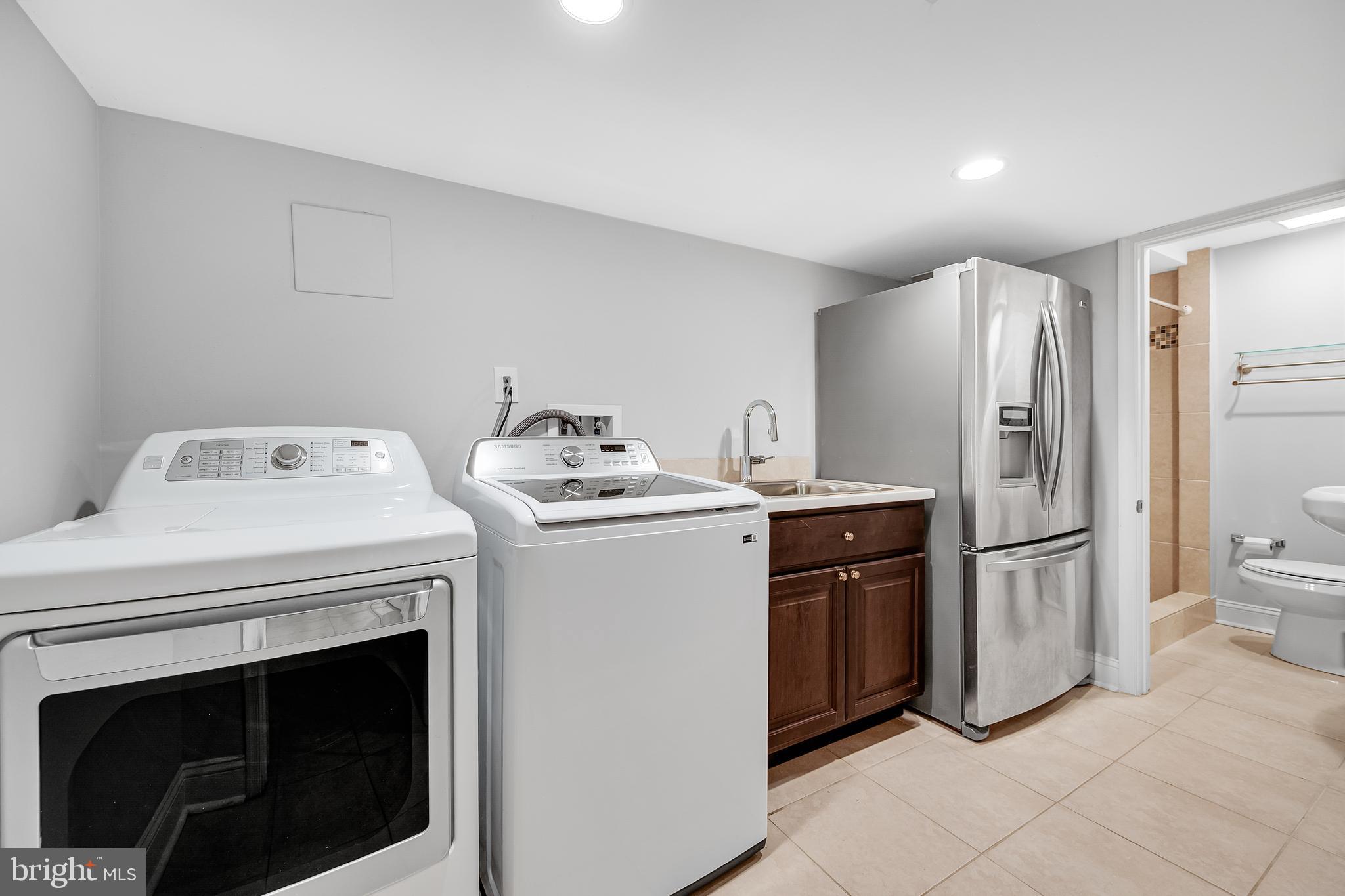 LARCHMONT KNOLLS - Residential