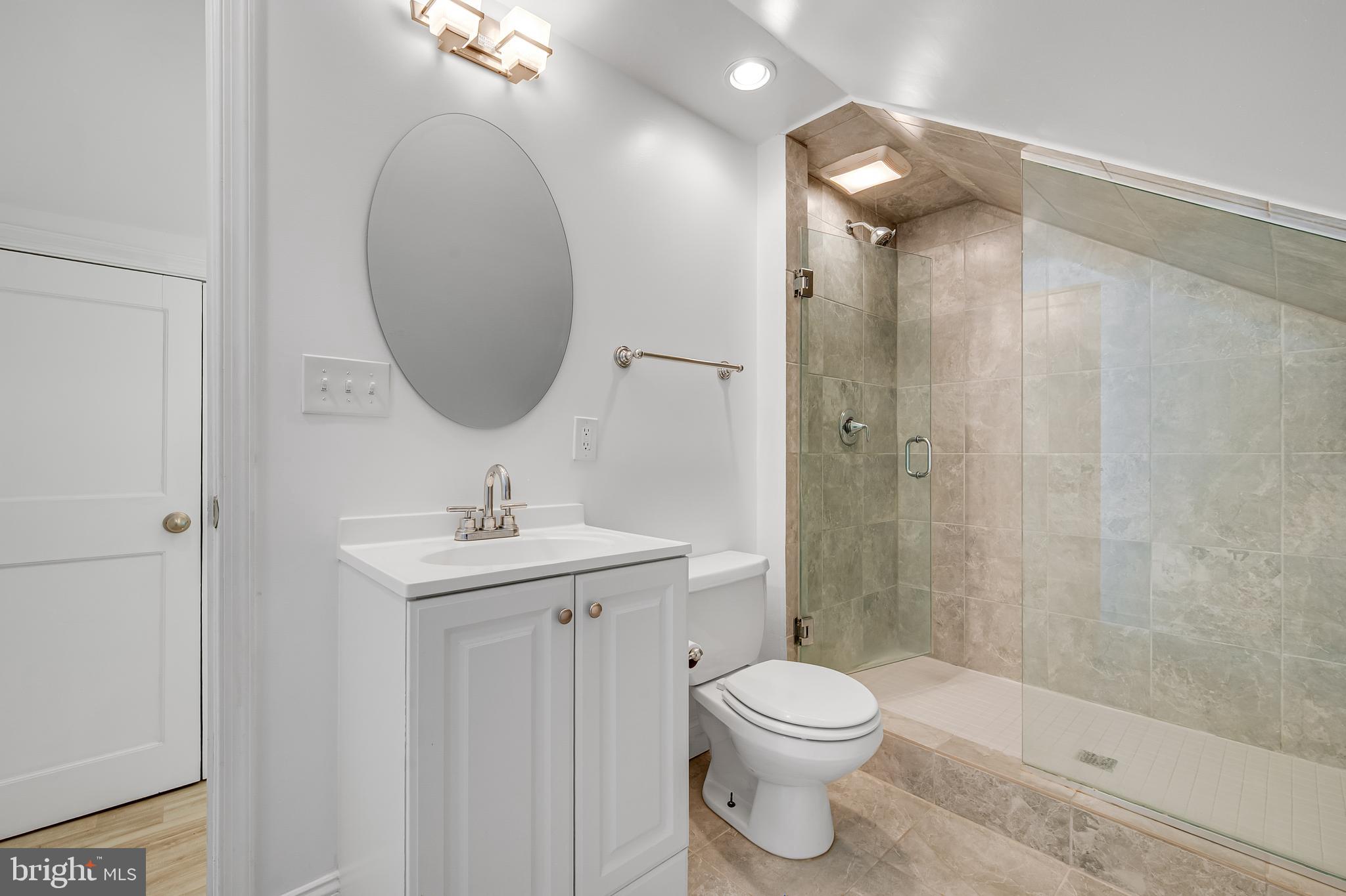 LARCHMONT KNOLLS - Residential