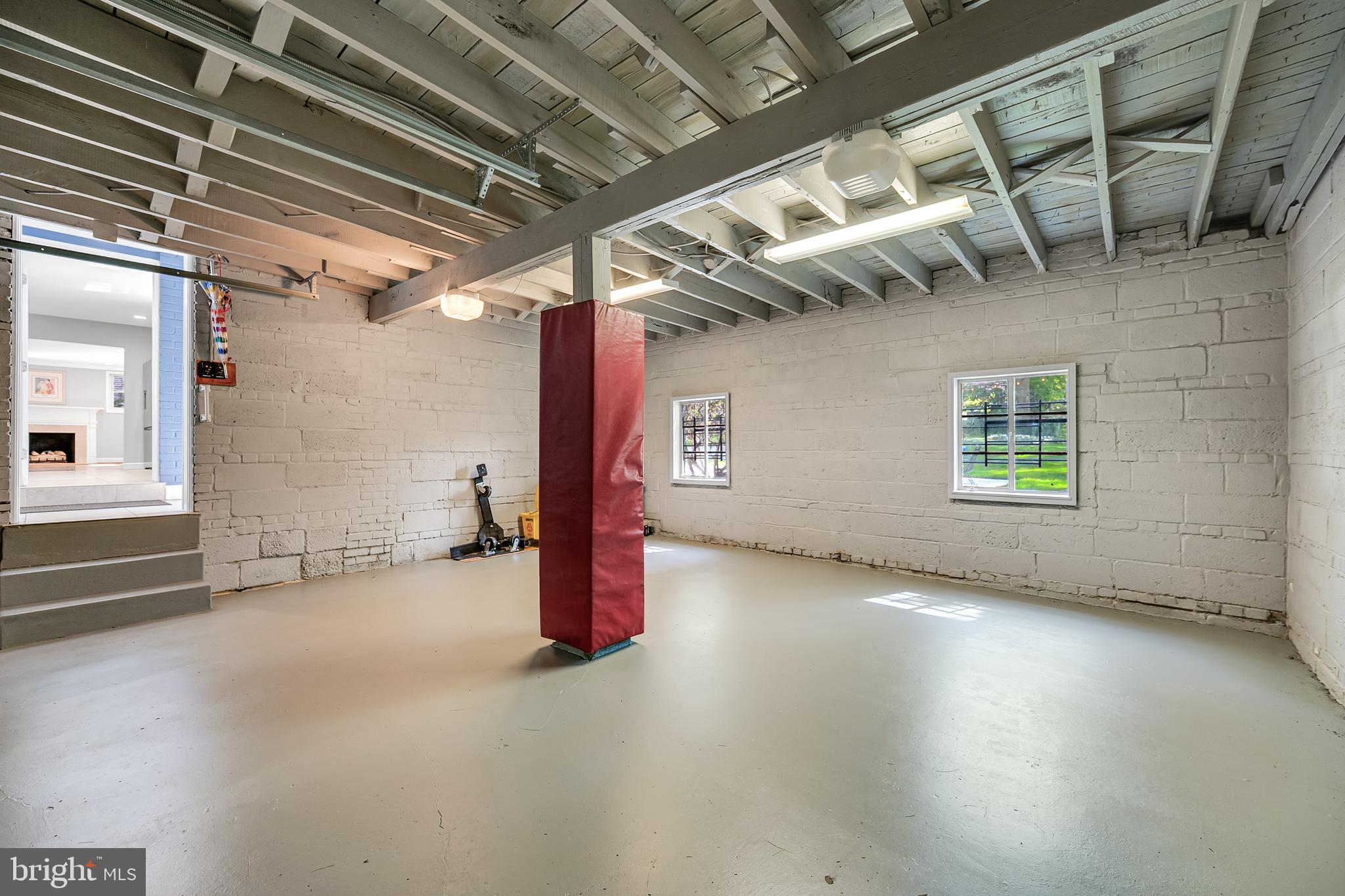 LARCHMONT KNOLLS - Residential