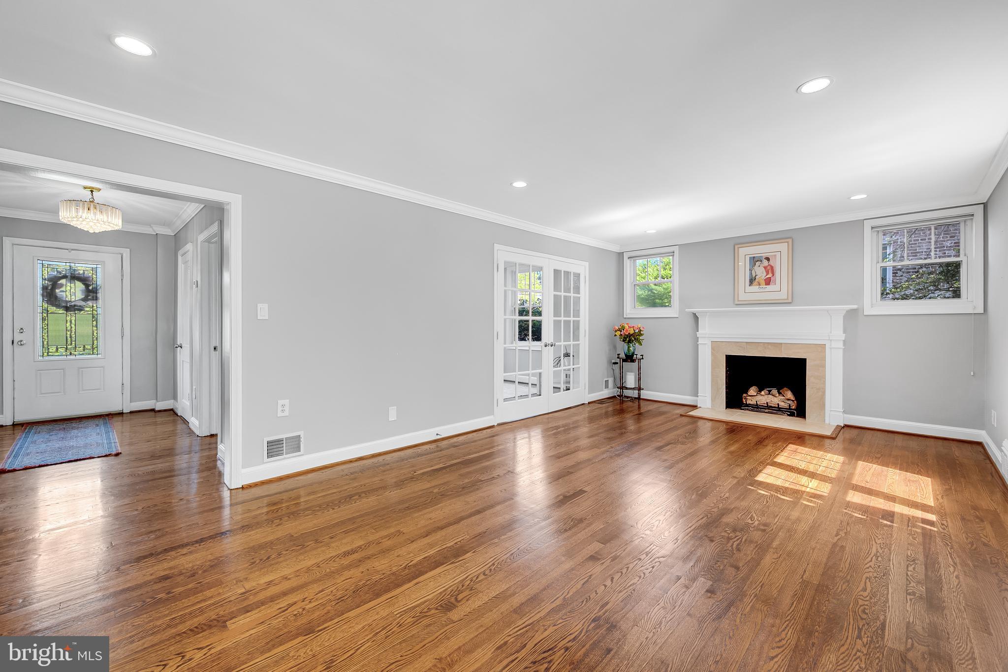 LARCHMONT KNOLLS - Residential