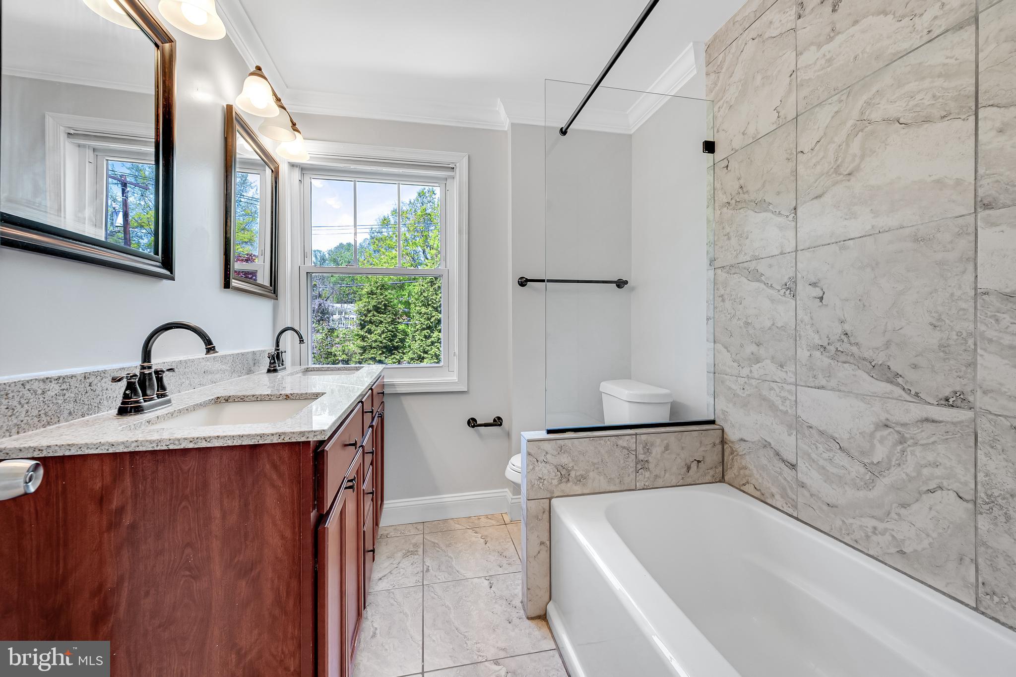 LARCHMONT KNOLLS - Residential