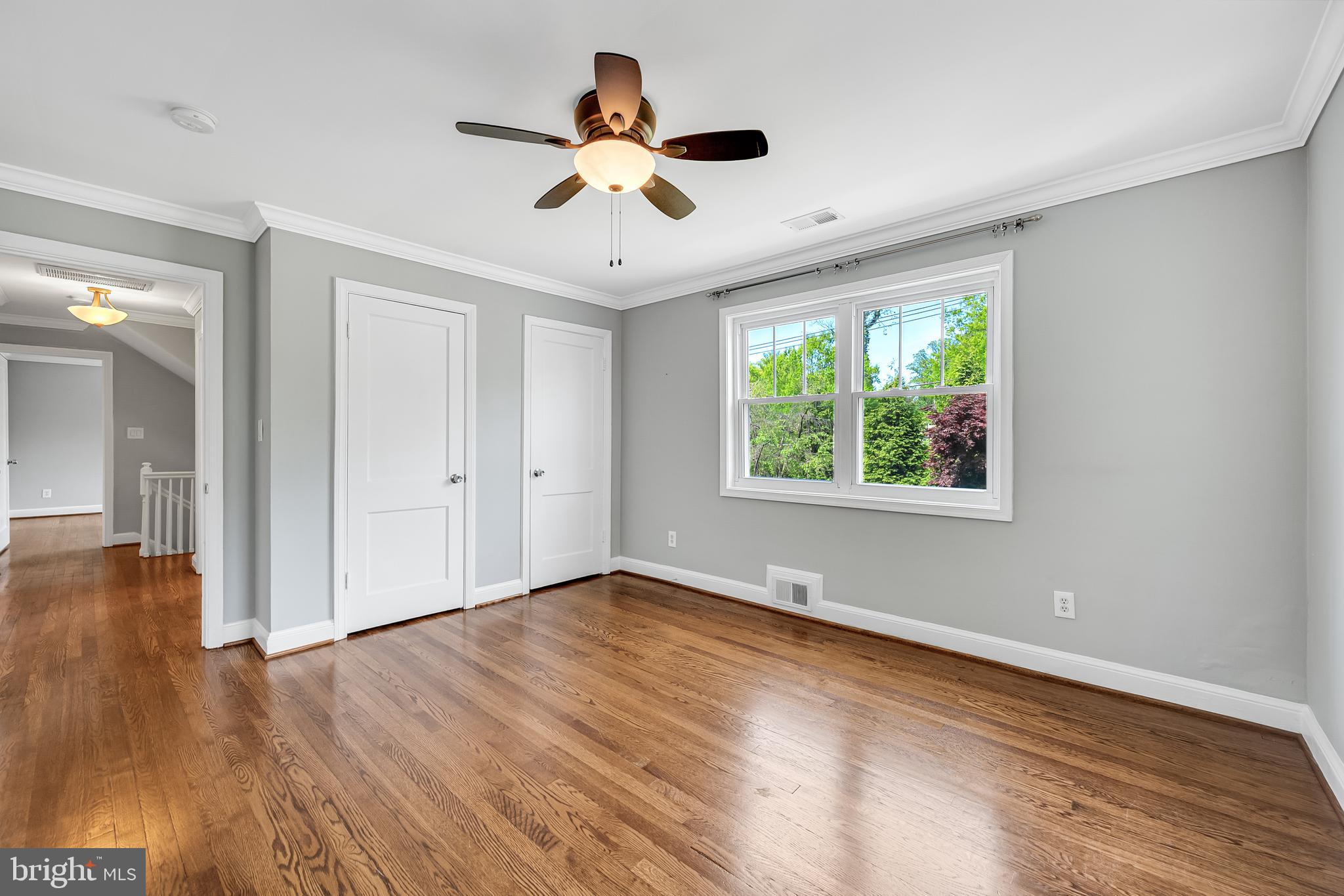 LARCHMONT KNOLLS - Residential