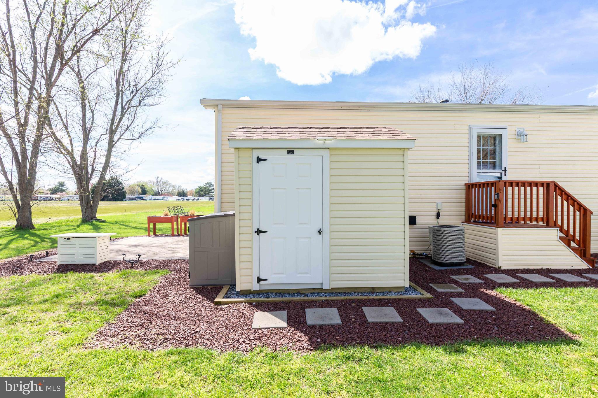 WHISPERING PINE MHP - Residential