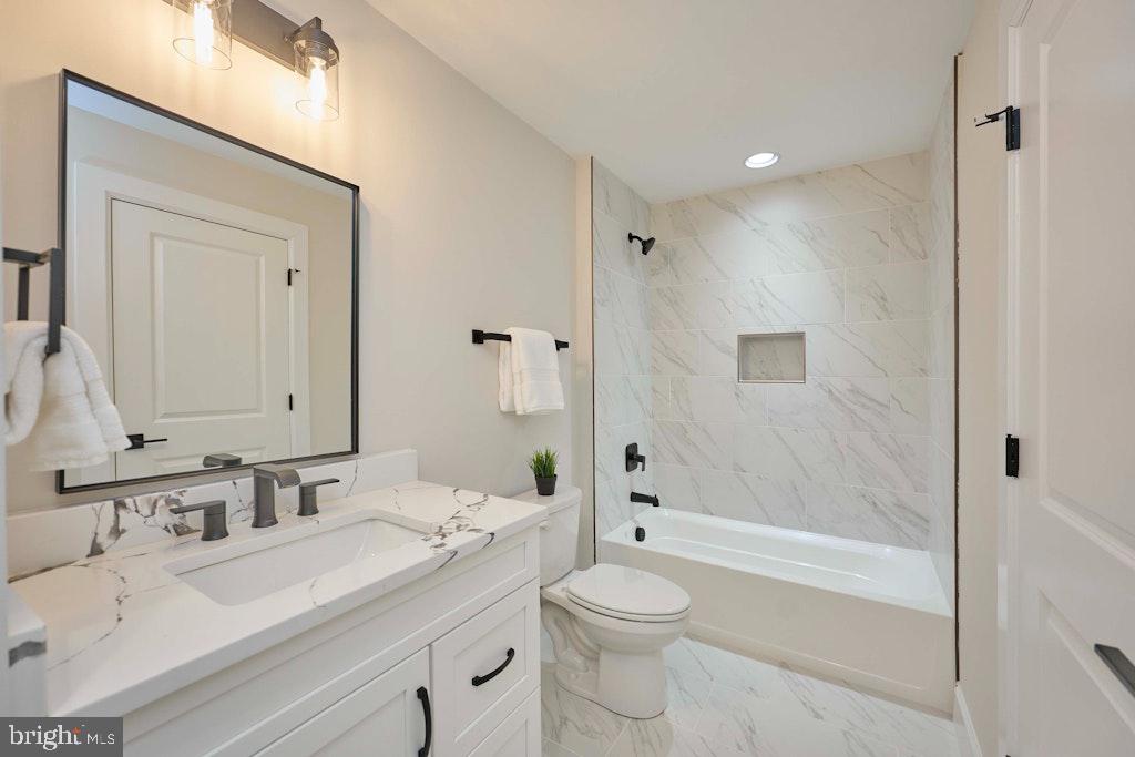 CHARLES W LEE SR ESTATES - Residential