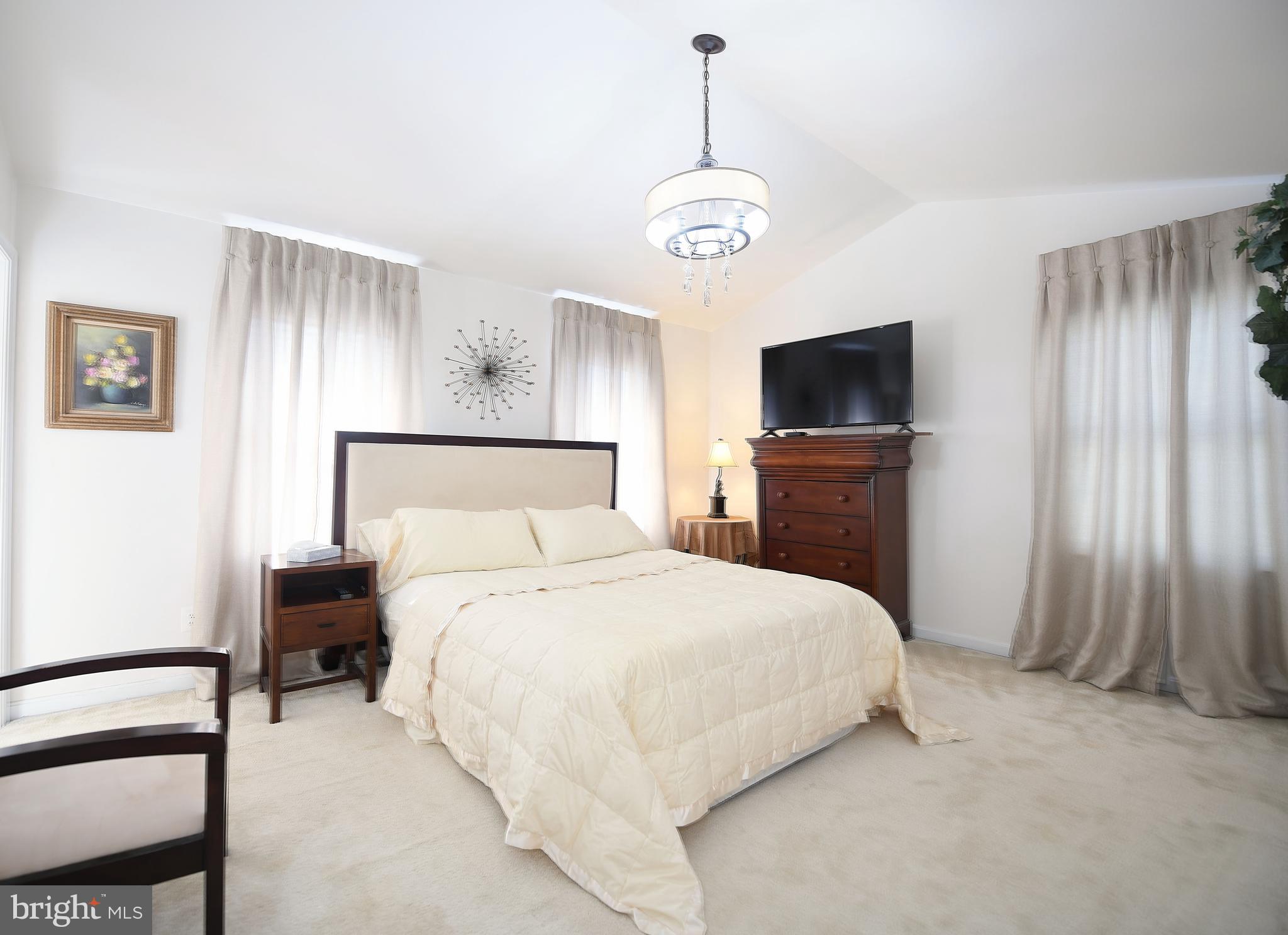 CONSTANT FRIENDSHIP - Residential