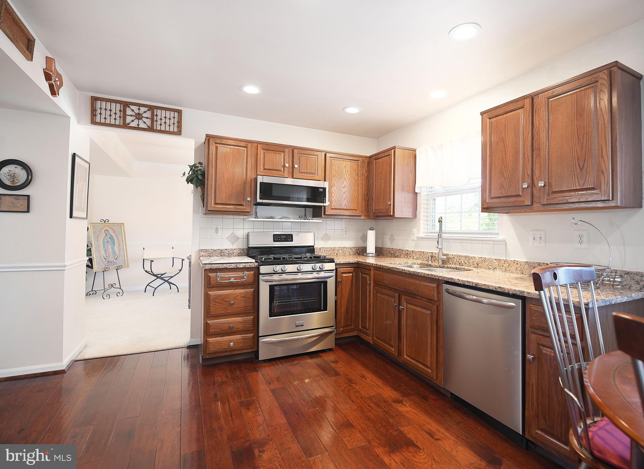 CONSTANT FRIENDSHIP - Residential