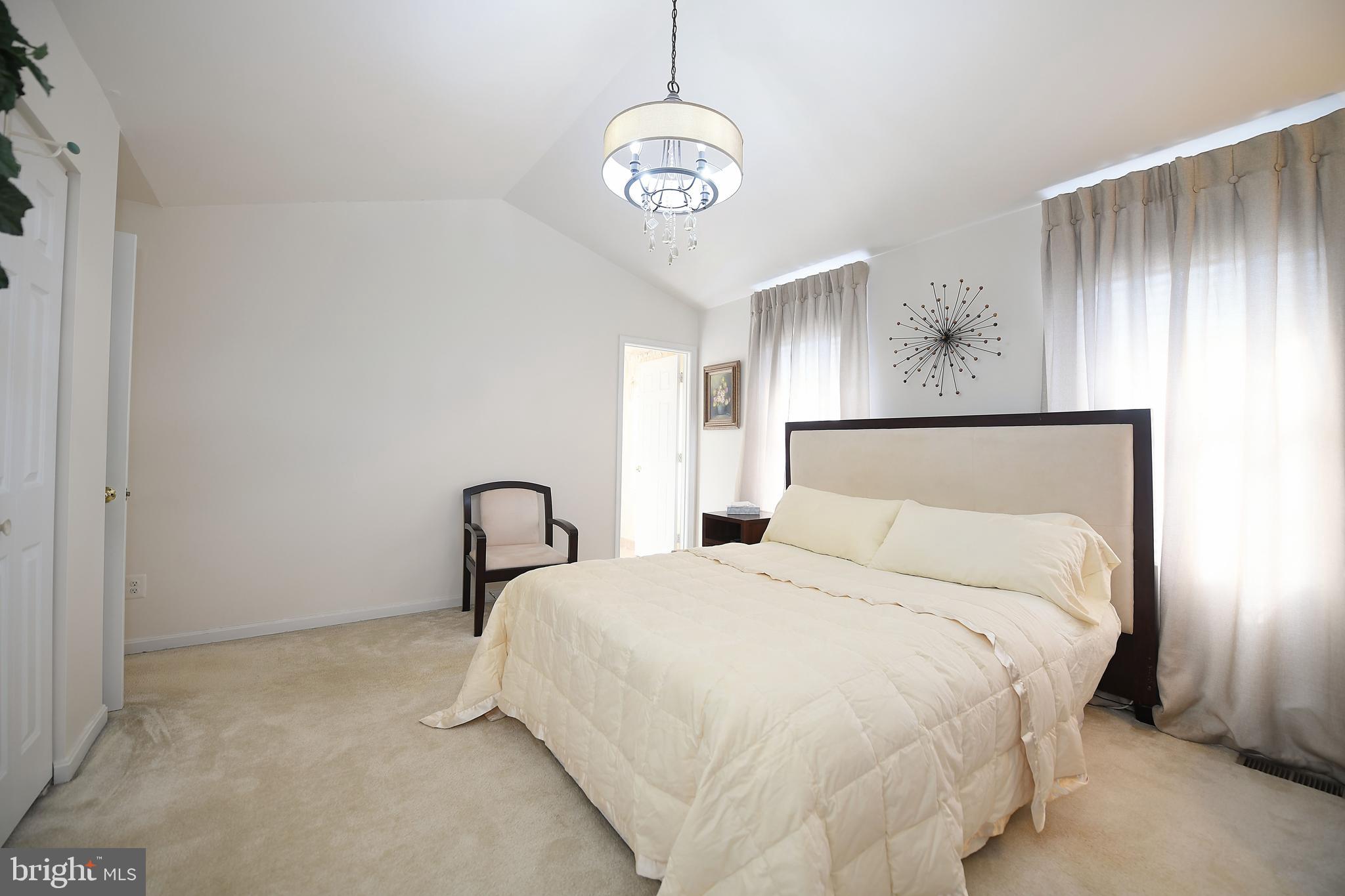 CONSTANT FRIENDSHIP - Residential