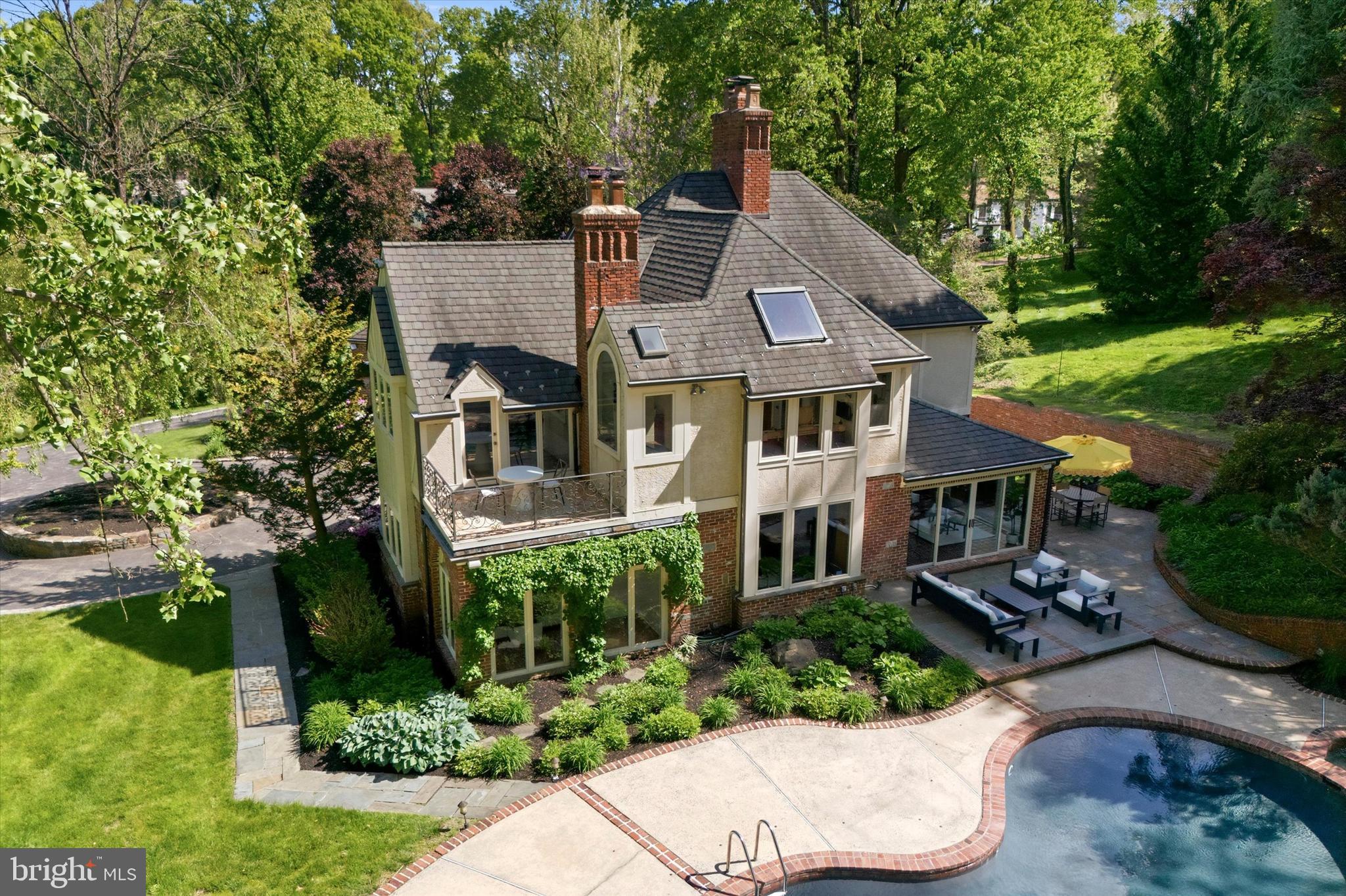 1100 GREEN VALLEY ROAD