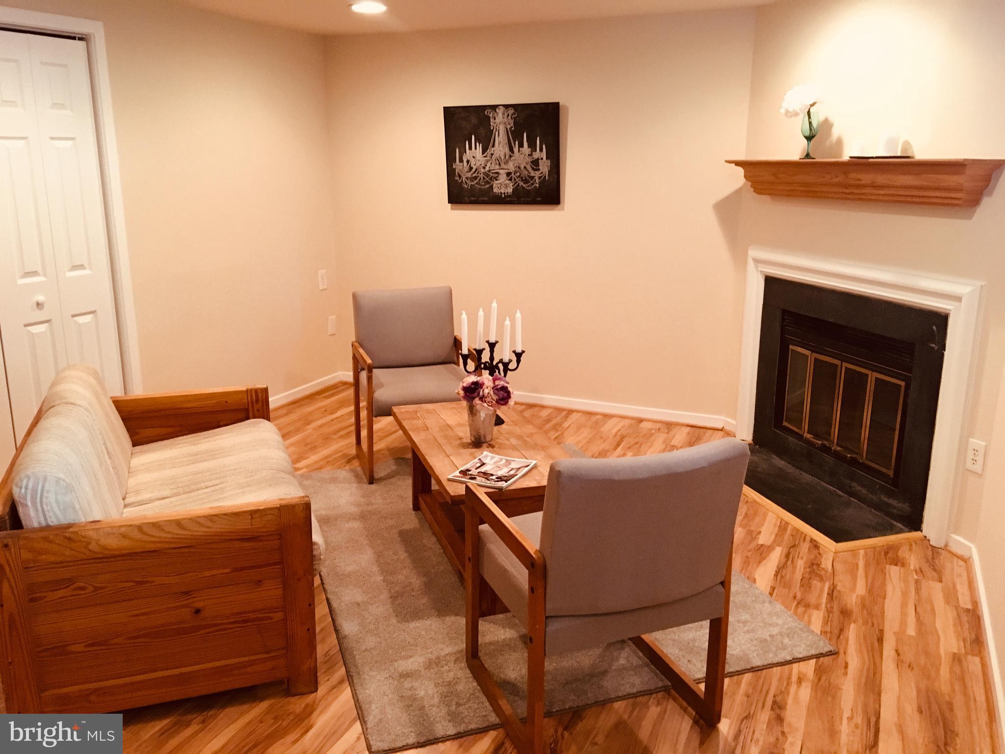 CHRISTOPHER COURT - Residential