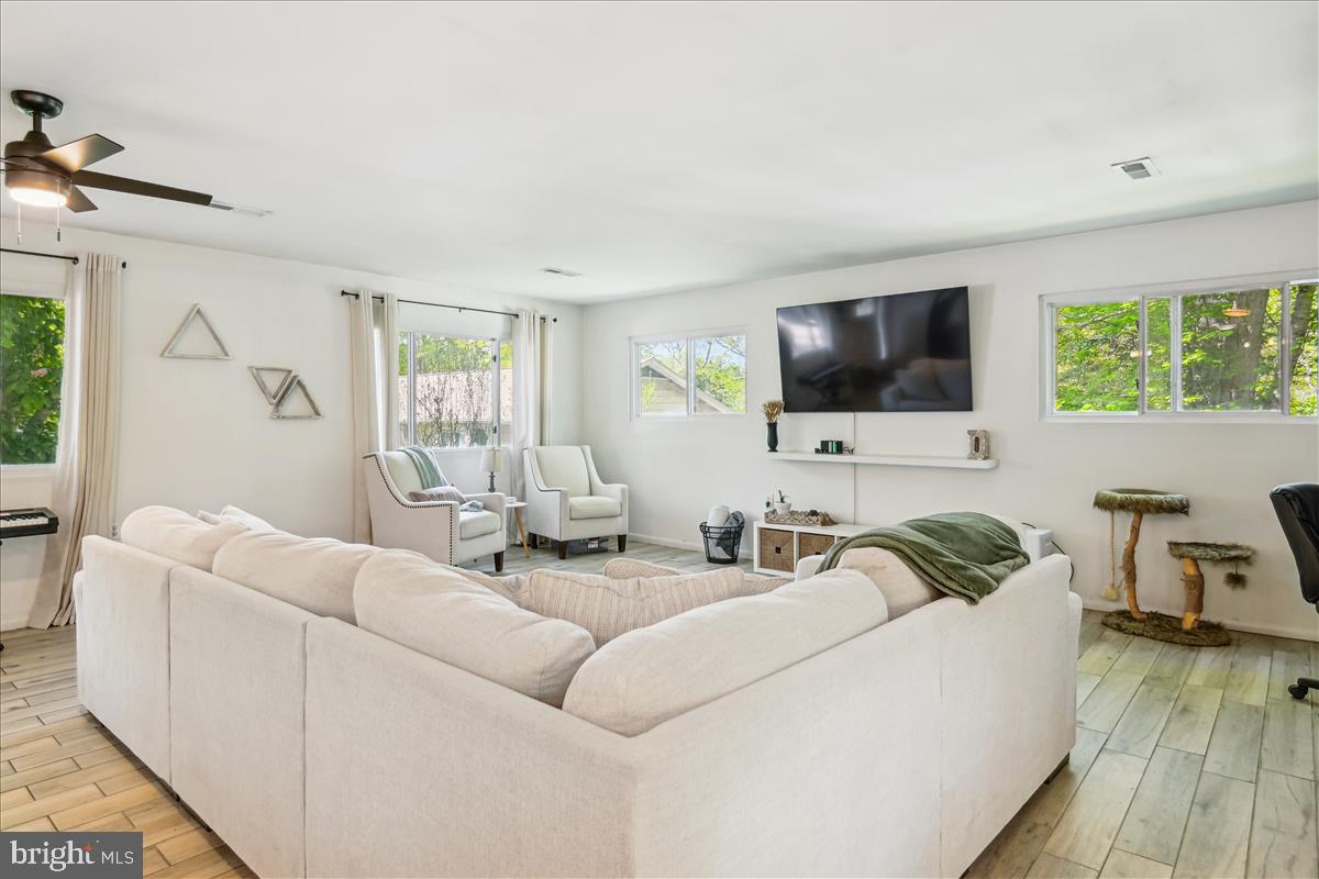 SUNRISE BEACH - Residential