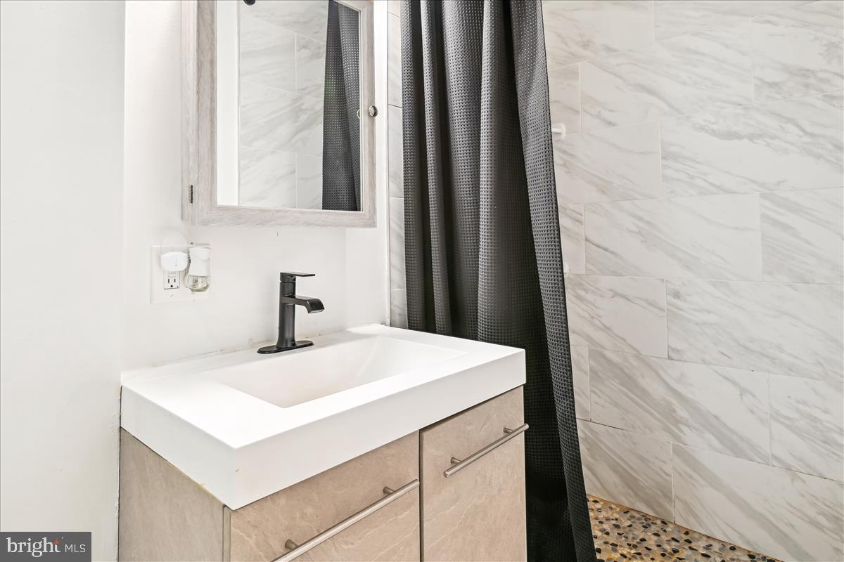 SUNRISE BEACH - Residential