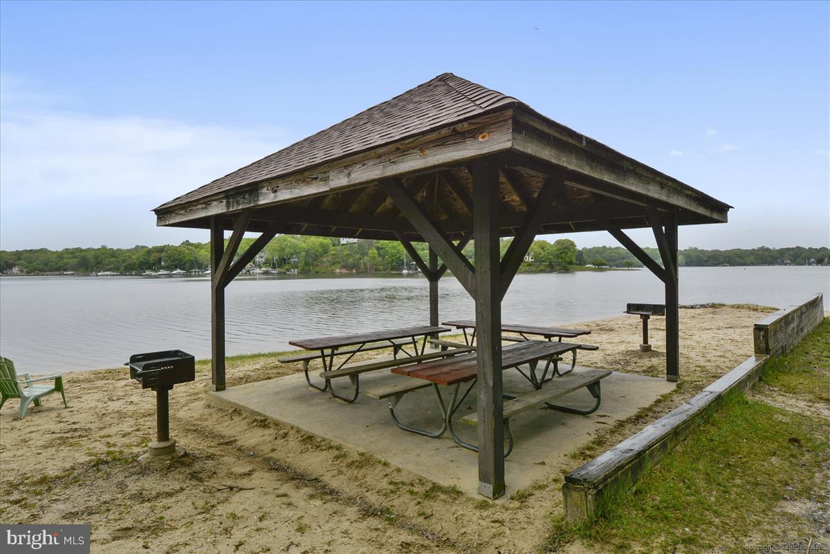 SUNRISE BEACH - Residential