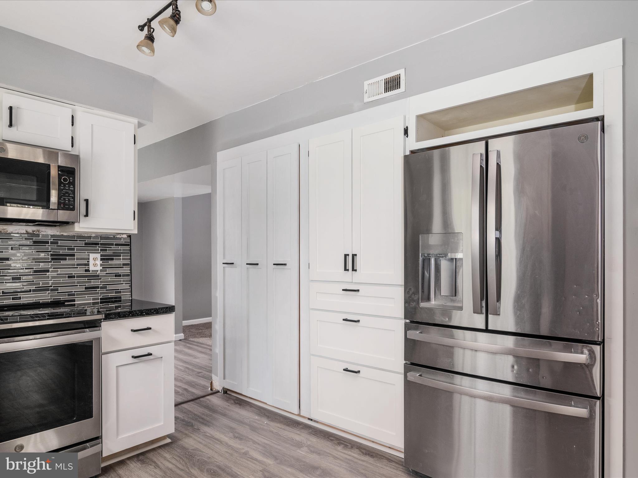 KENT ISLAND ESTATES - Residential