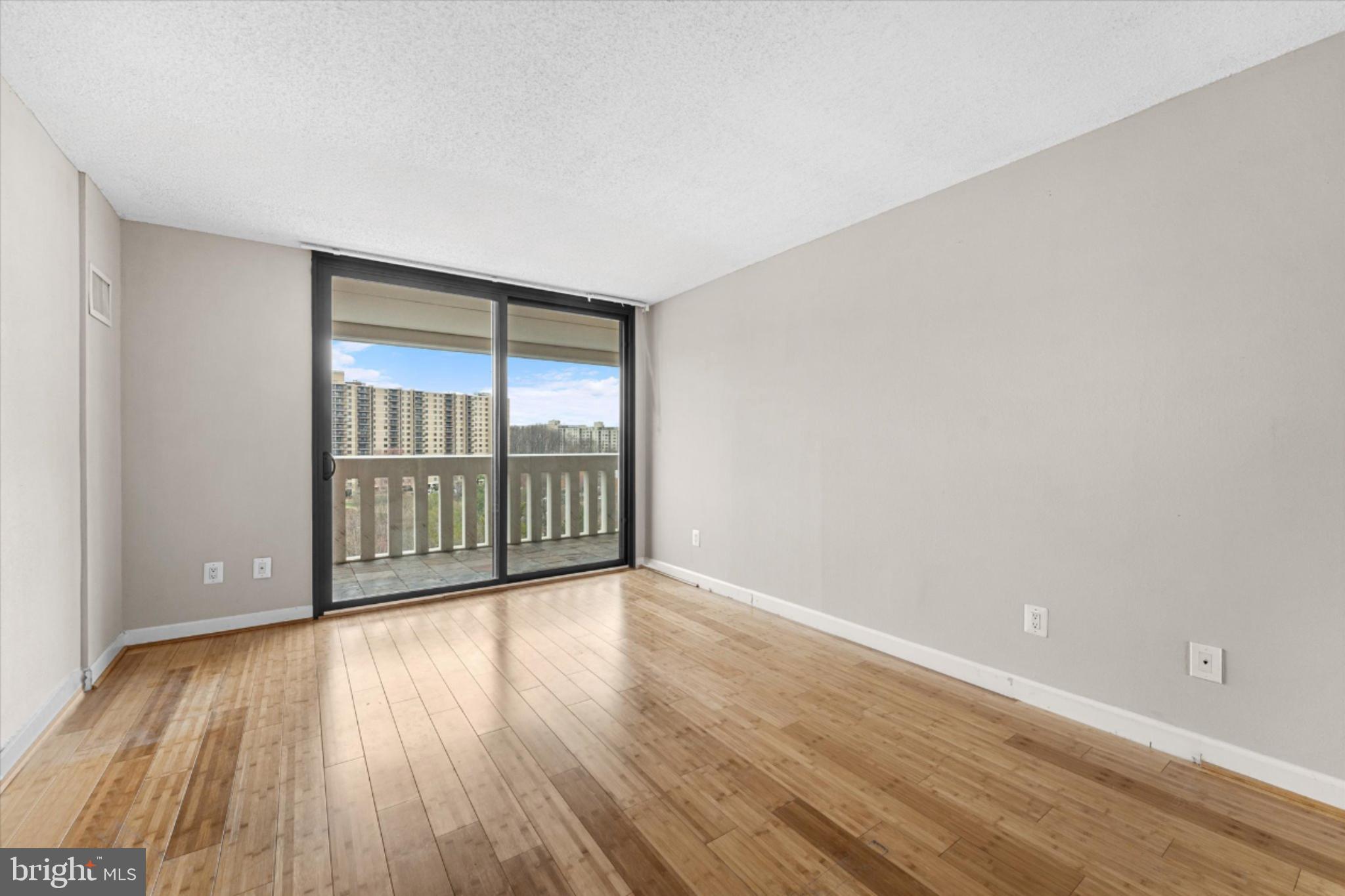 ALEXANDRIA KNOLLS - Residential