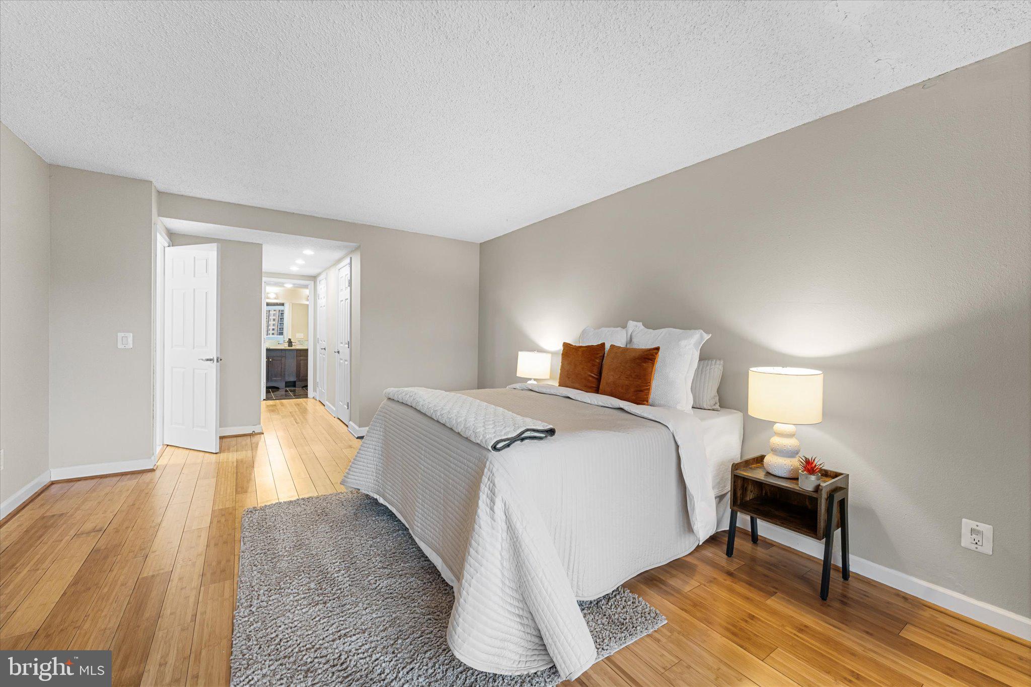 ALEXANDRIA KNOLLS - Residential