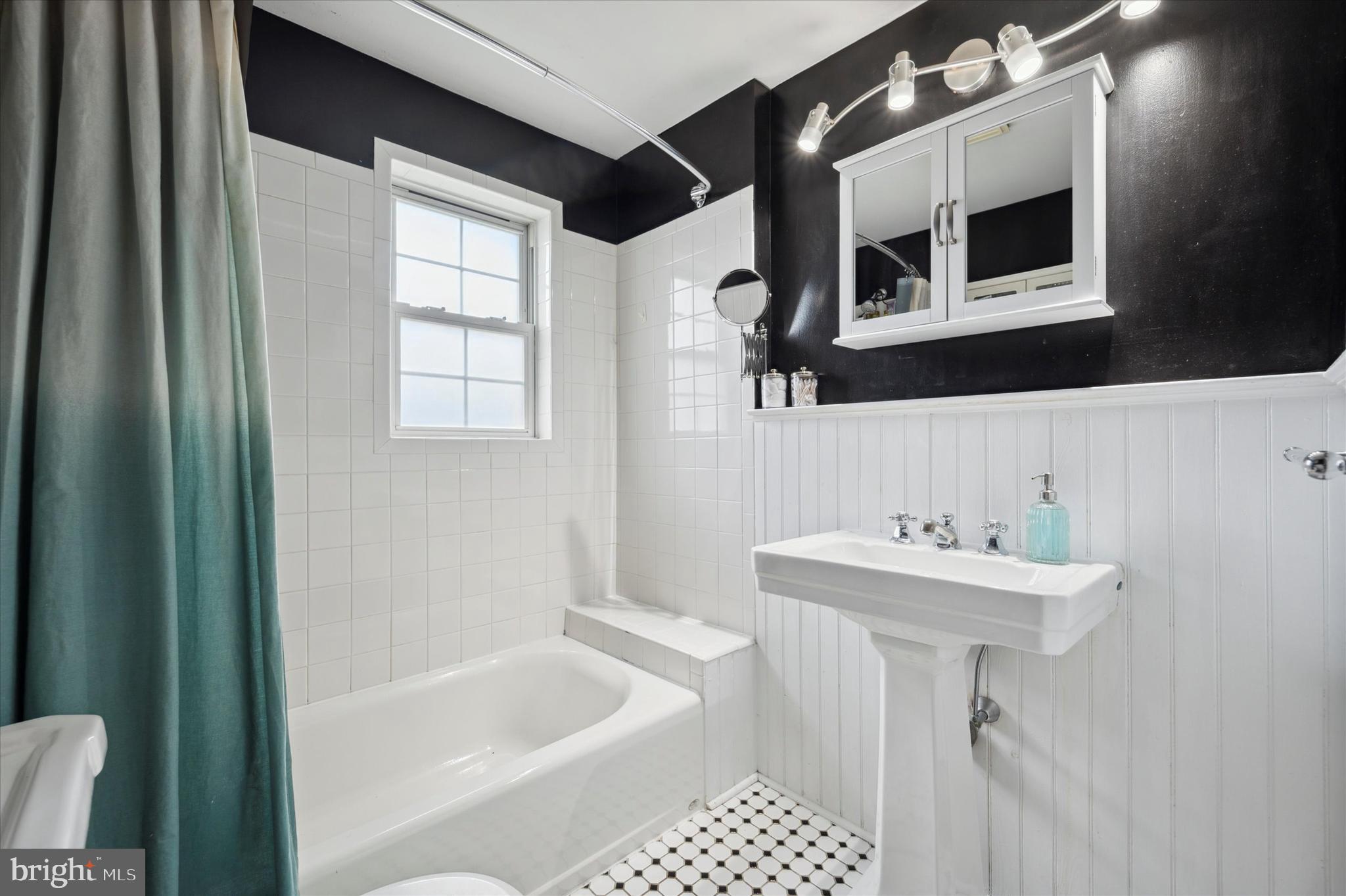 EAST FALLS - Residential