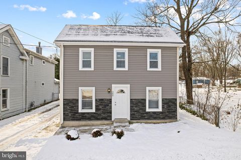 Homes For Sale - 384 Juliustown Road<br/> COLUMBUS, NJ 08022