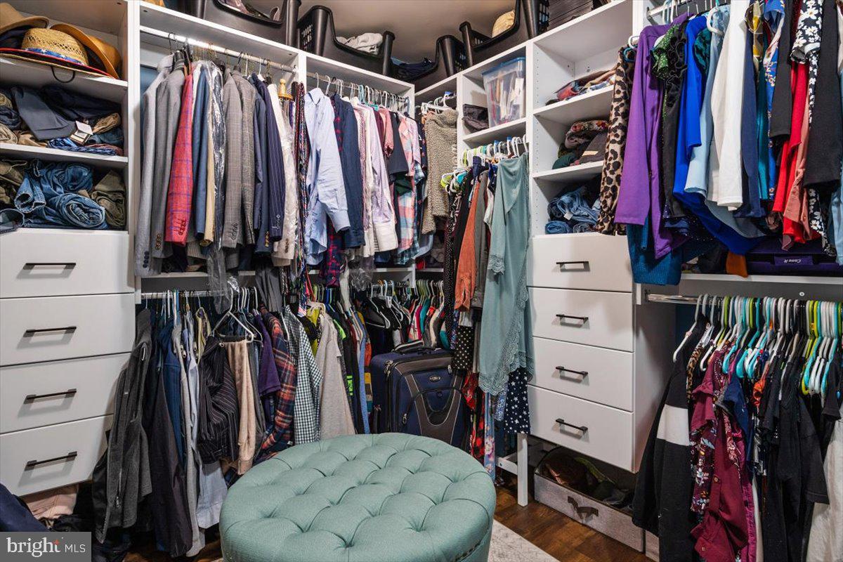 NORTH BROOK - Residential