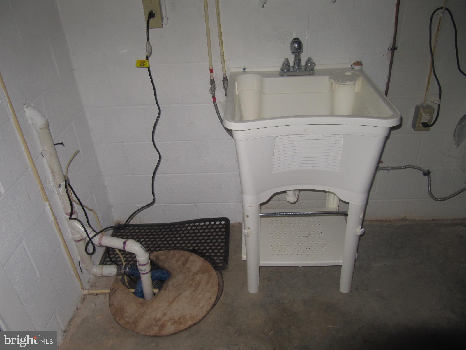 HOLLYWOOD ESTATES - Residential