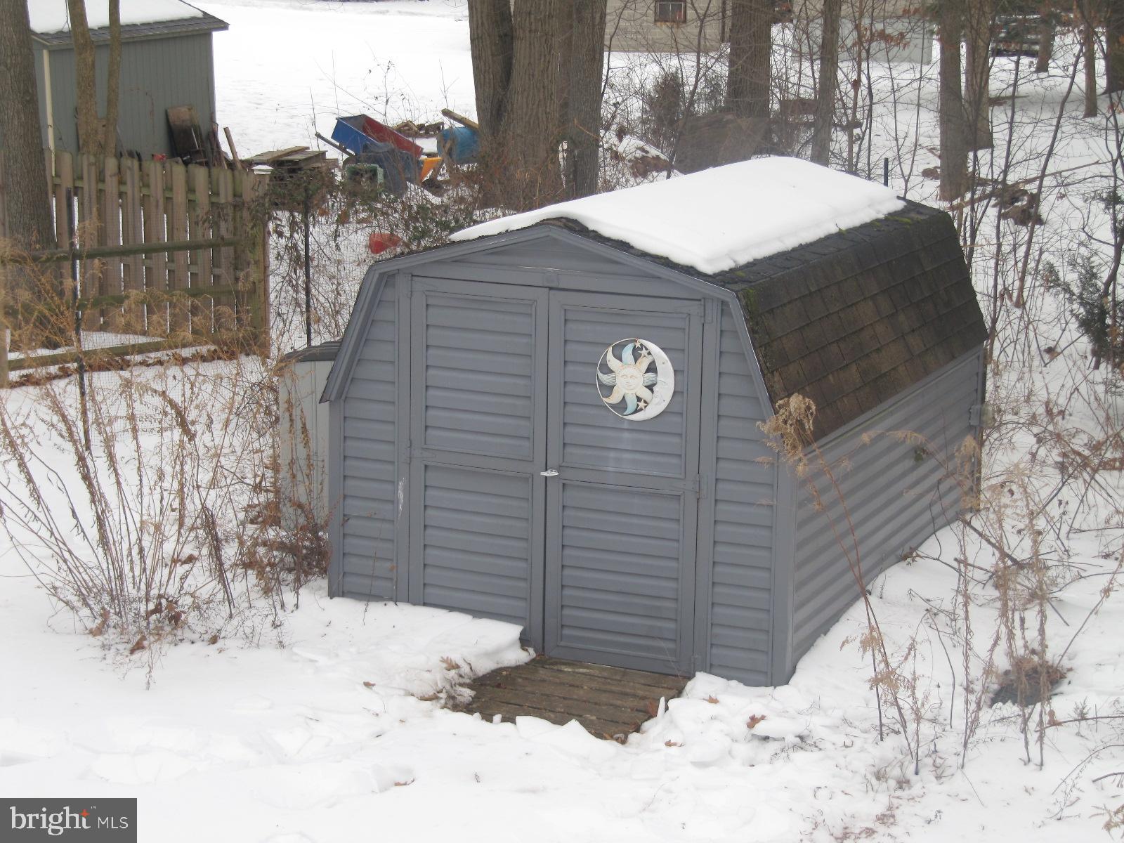 HOLLYWOOD ESTATES - Residential