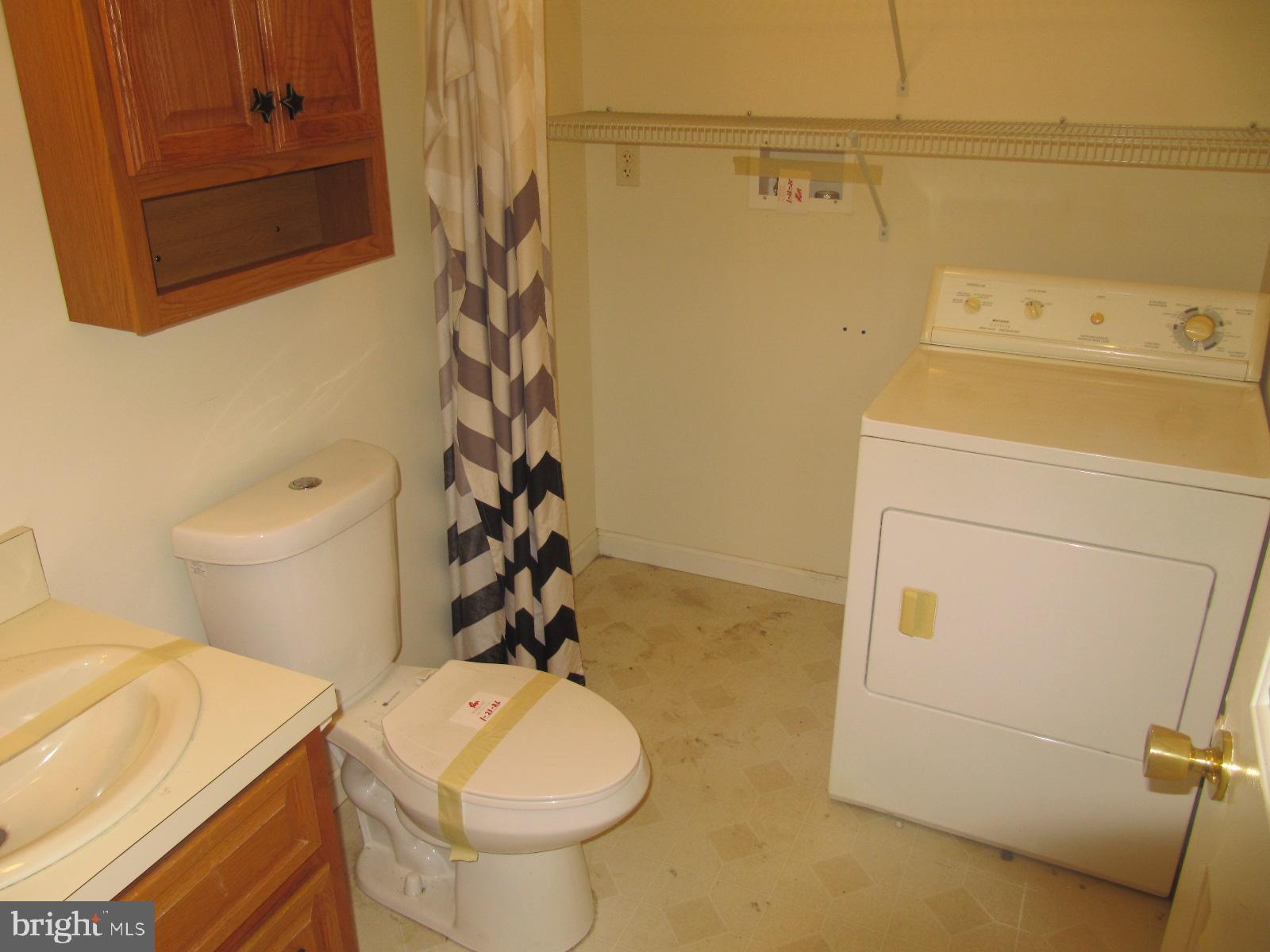 HOLLYWOOD ESTATES - Residential