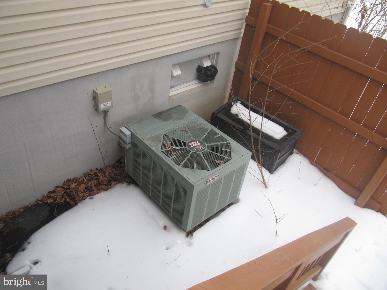 HOLLYWOOD ESTATES - Residential