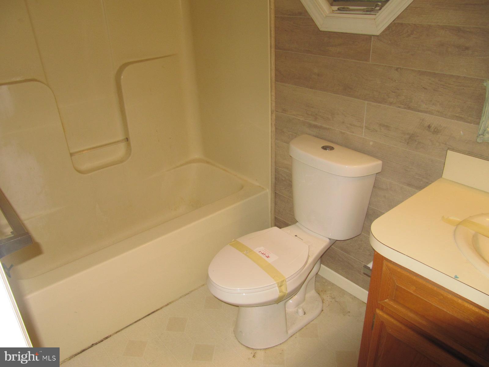 HOLLYWOOD ESTATES - Residential