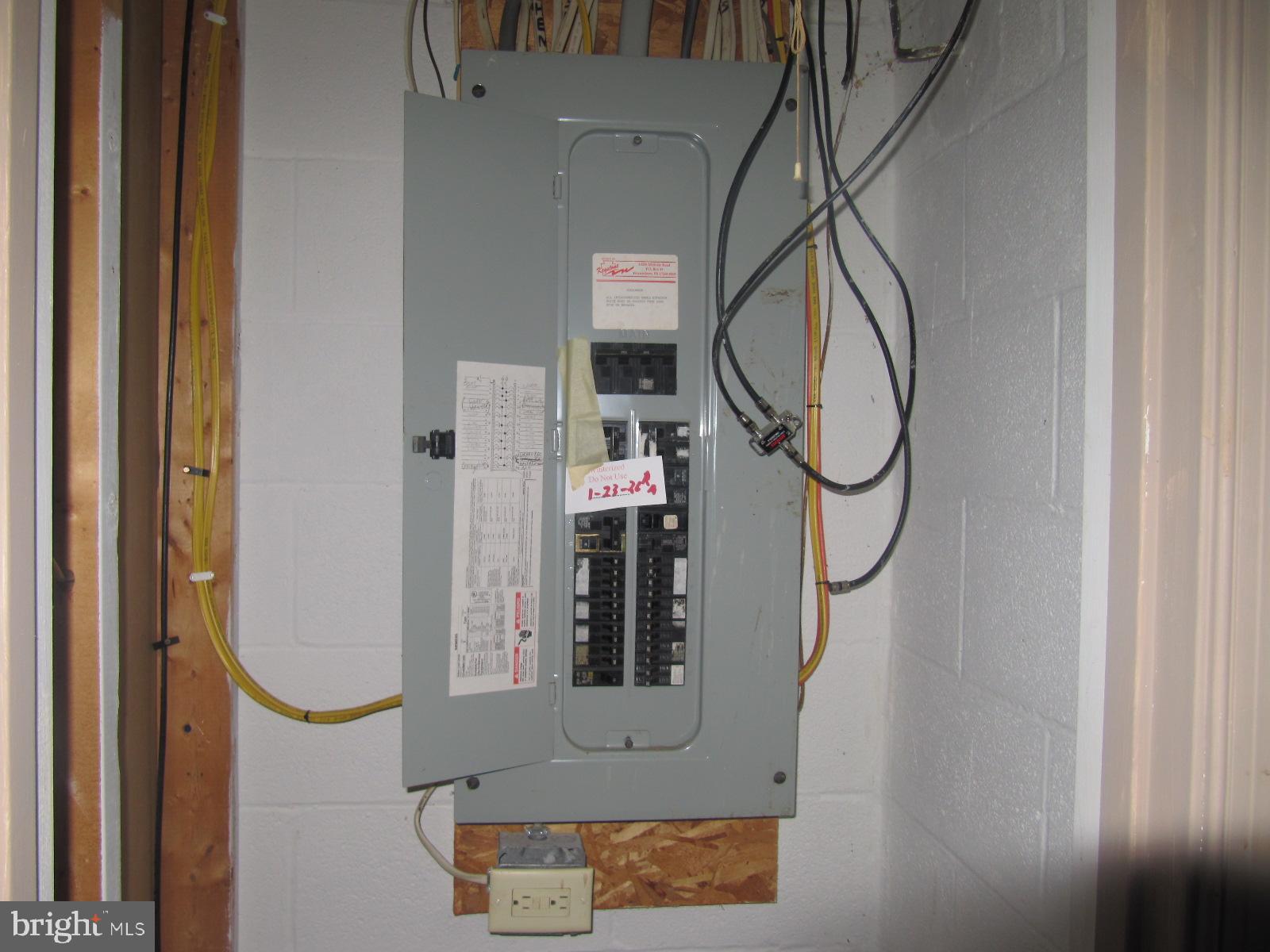 HOLLYWOOD ESTATES - Residential