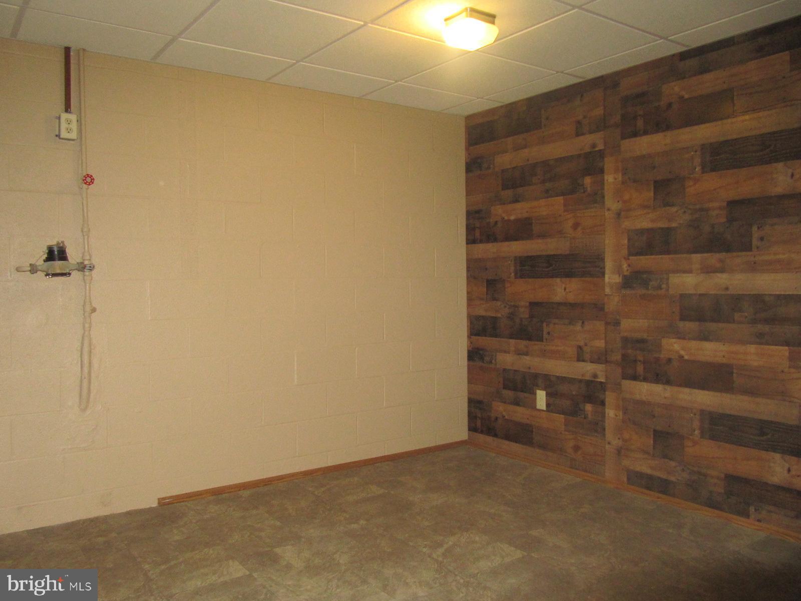 HOLLYWOOD ESTATES - Residential