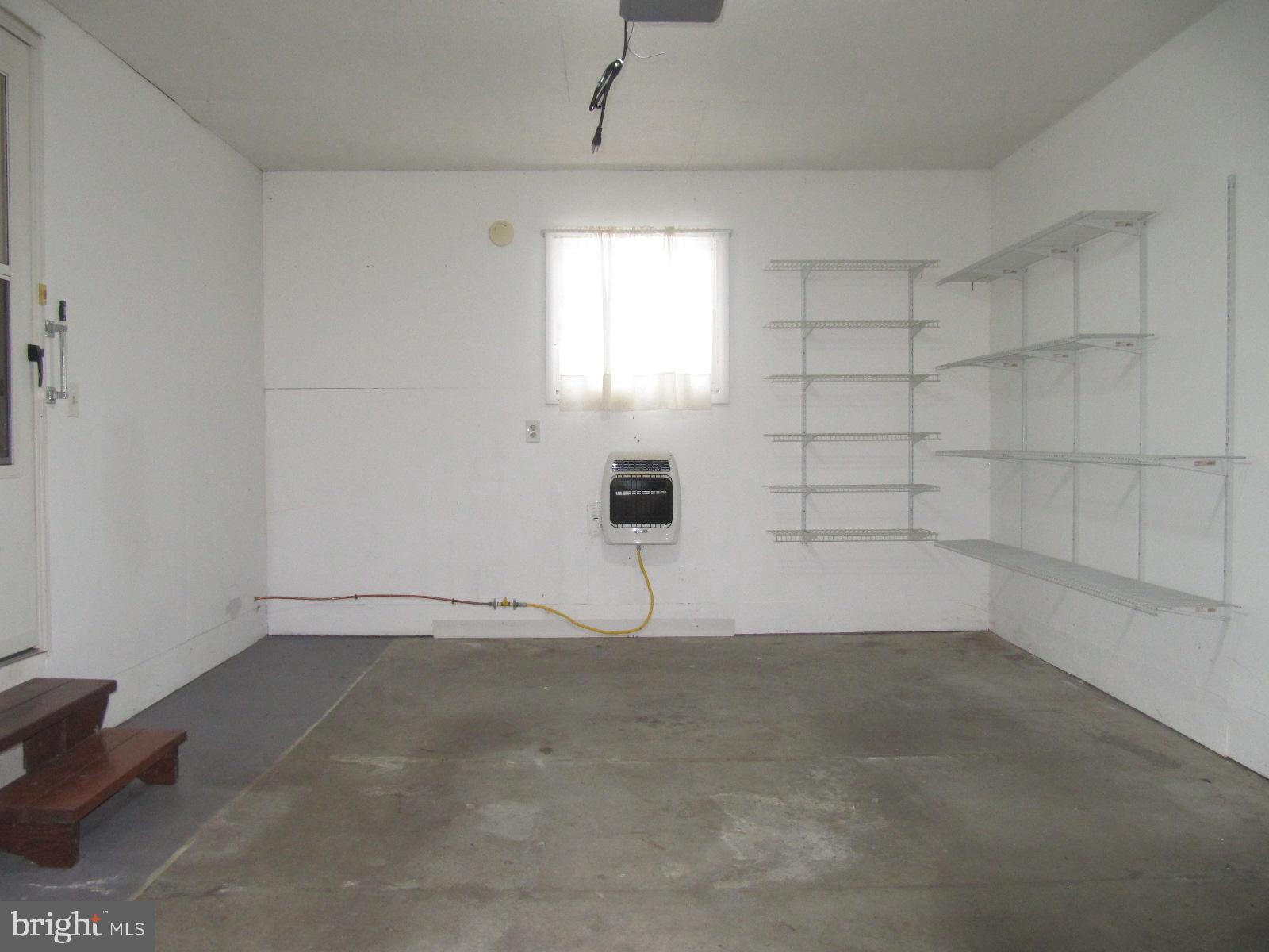 HOLLYWOOD ESTATES - Residential